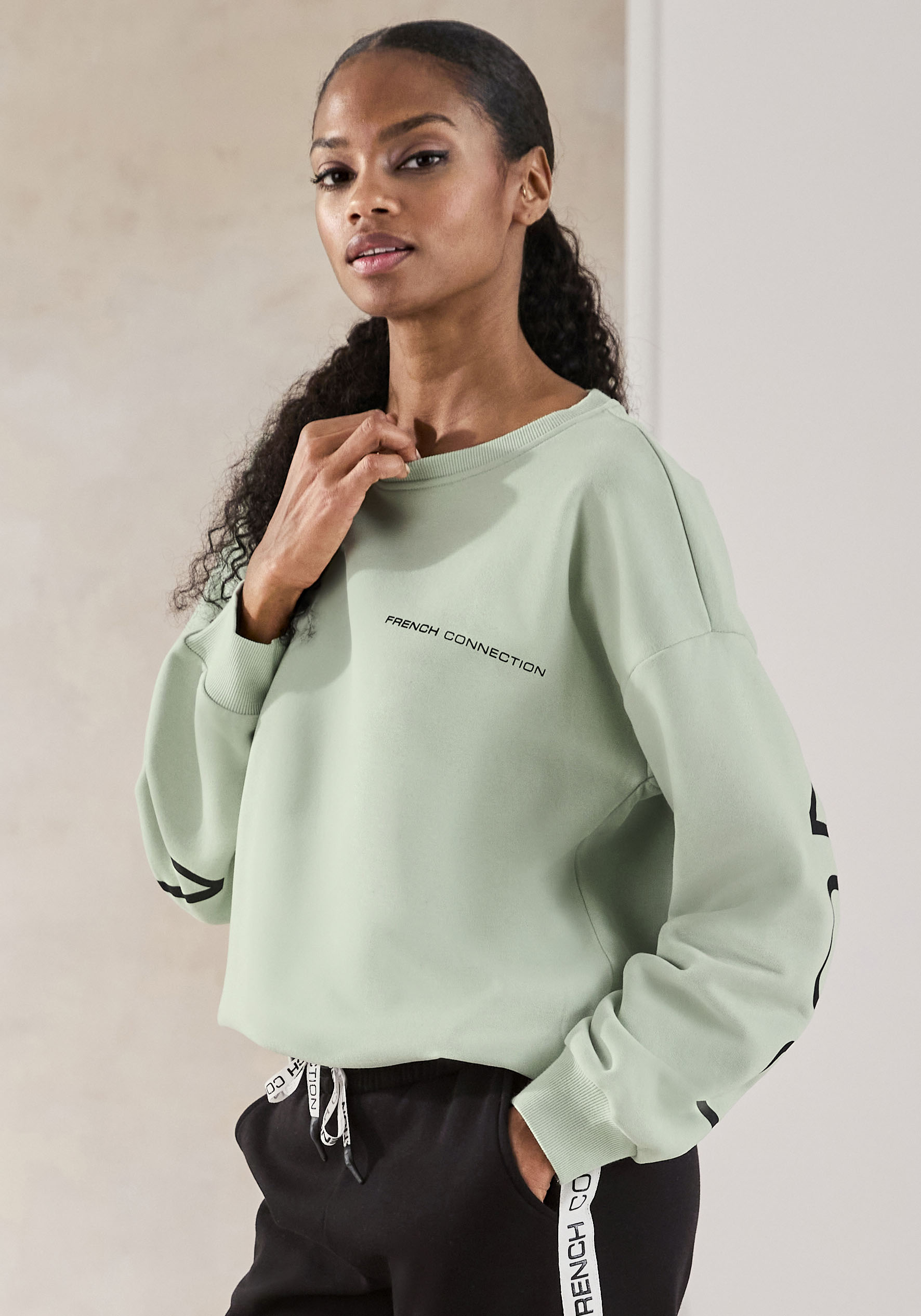 French Connection Sweatshirt, mit grossem Logodruck auf dem Rücken French Connection Sweatshirt, mit grossem Logodruck auf dem Rücken von French Connection