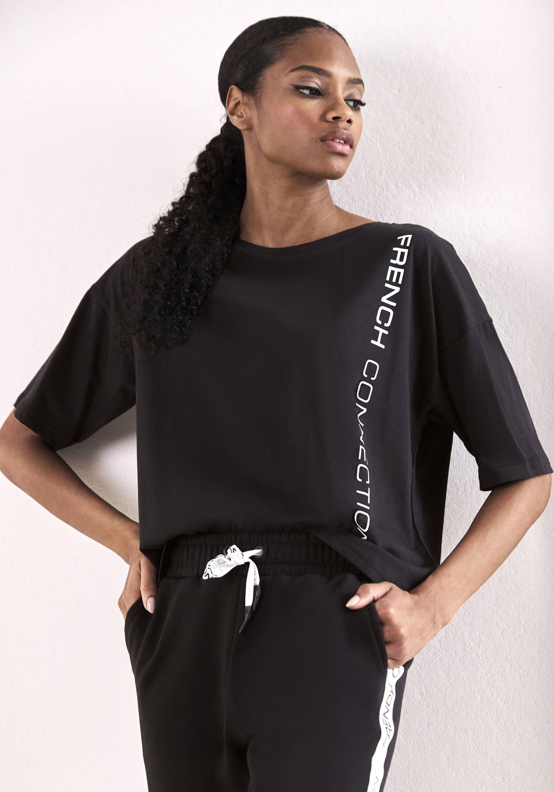French Connection T-Shirt, mit weiten Ärmeln und Logodruck French Connection T-Shirt, mit weiten Ärmeln und Logodruck von French Connection