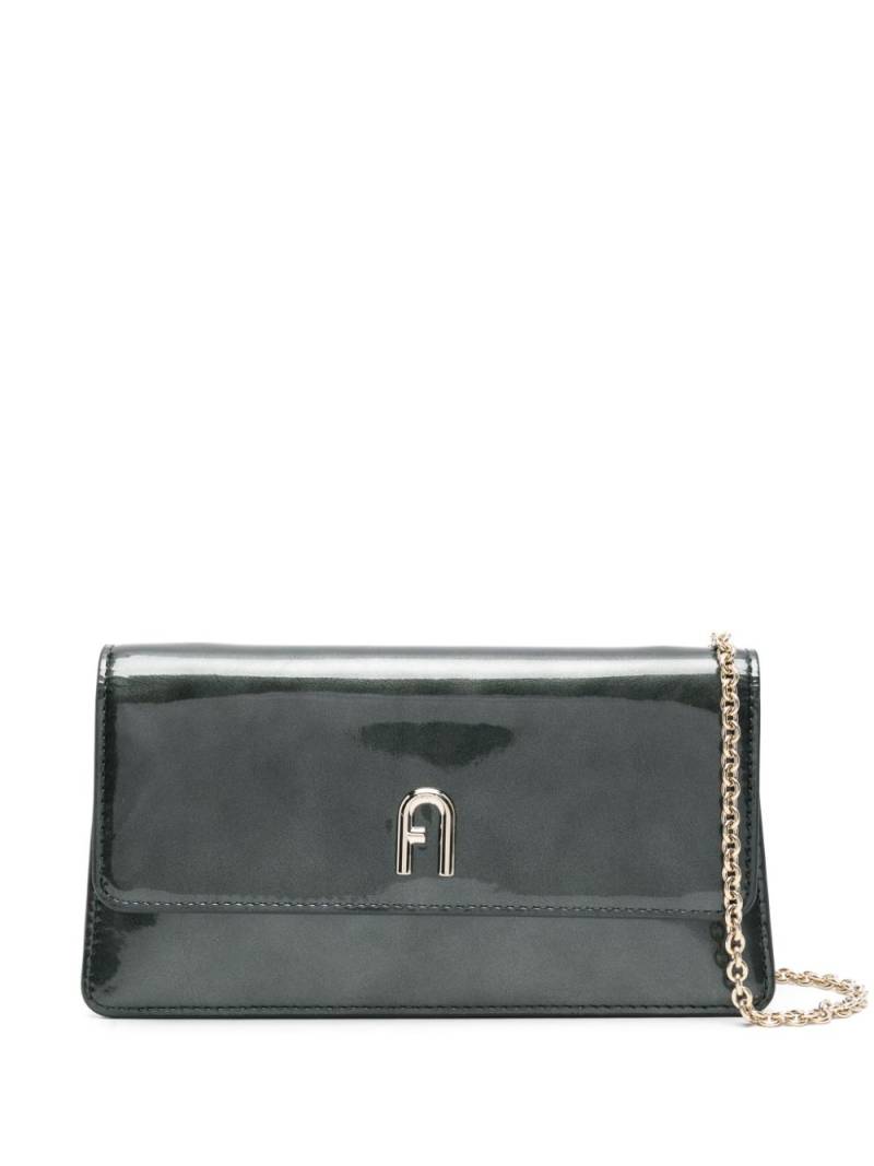 Furla Diamante patent-finish clutch - Green von Furla