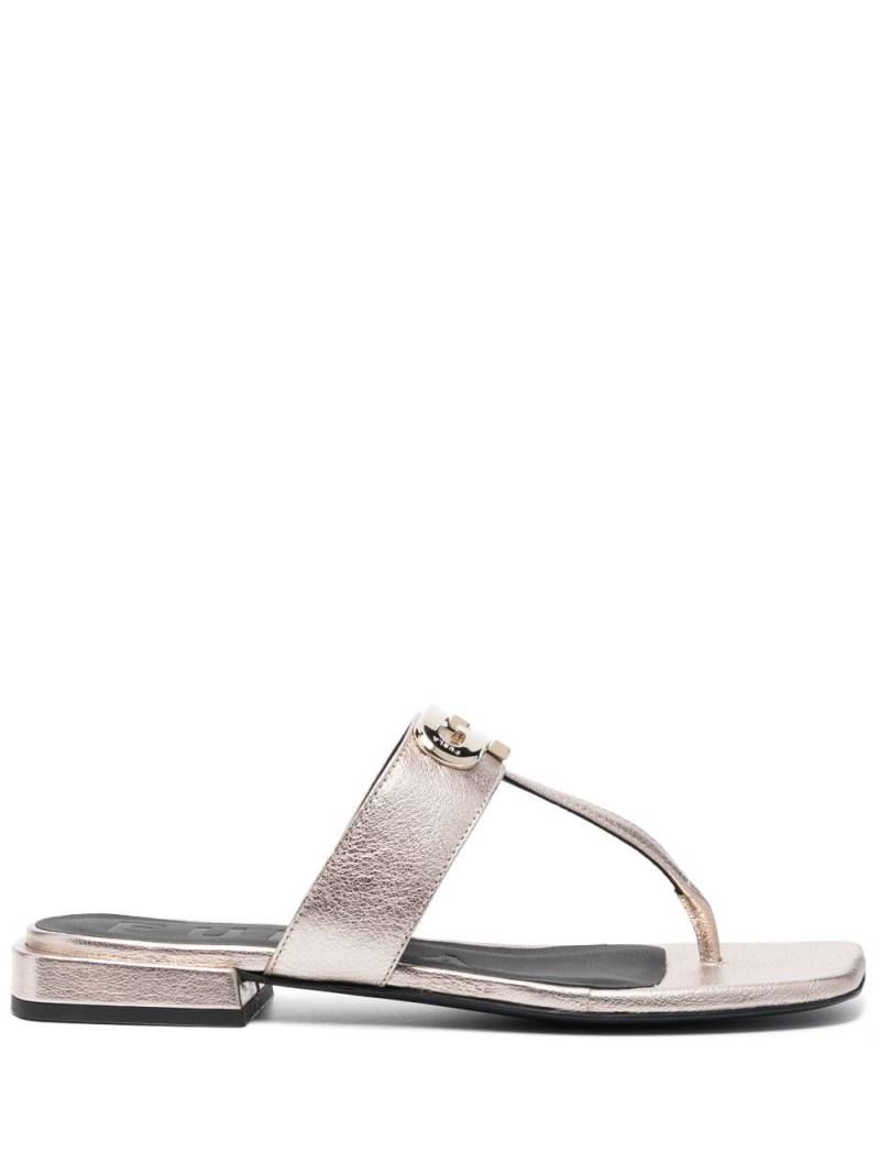 Furla logo-plaque flat sheepskin sandals - Gold von Furla