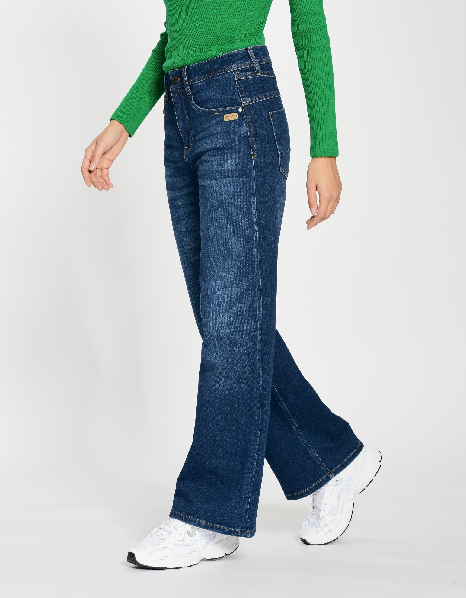 GANG 5-Pocket-Jeans »94AMELIE WIDE«, aus weichem SWEAT Denim GANG 5-Pocket-Jeans »94AMELIE WIDE«, aus weichem SWEAT Denim von GANG