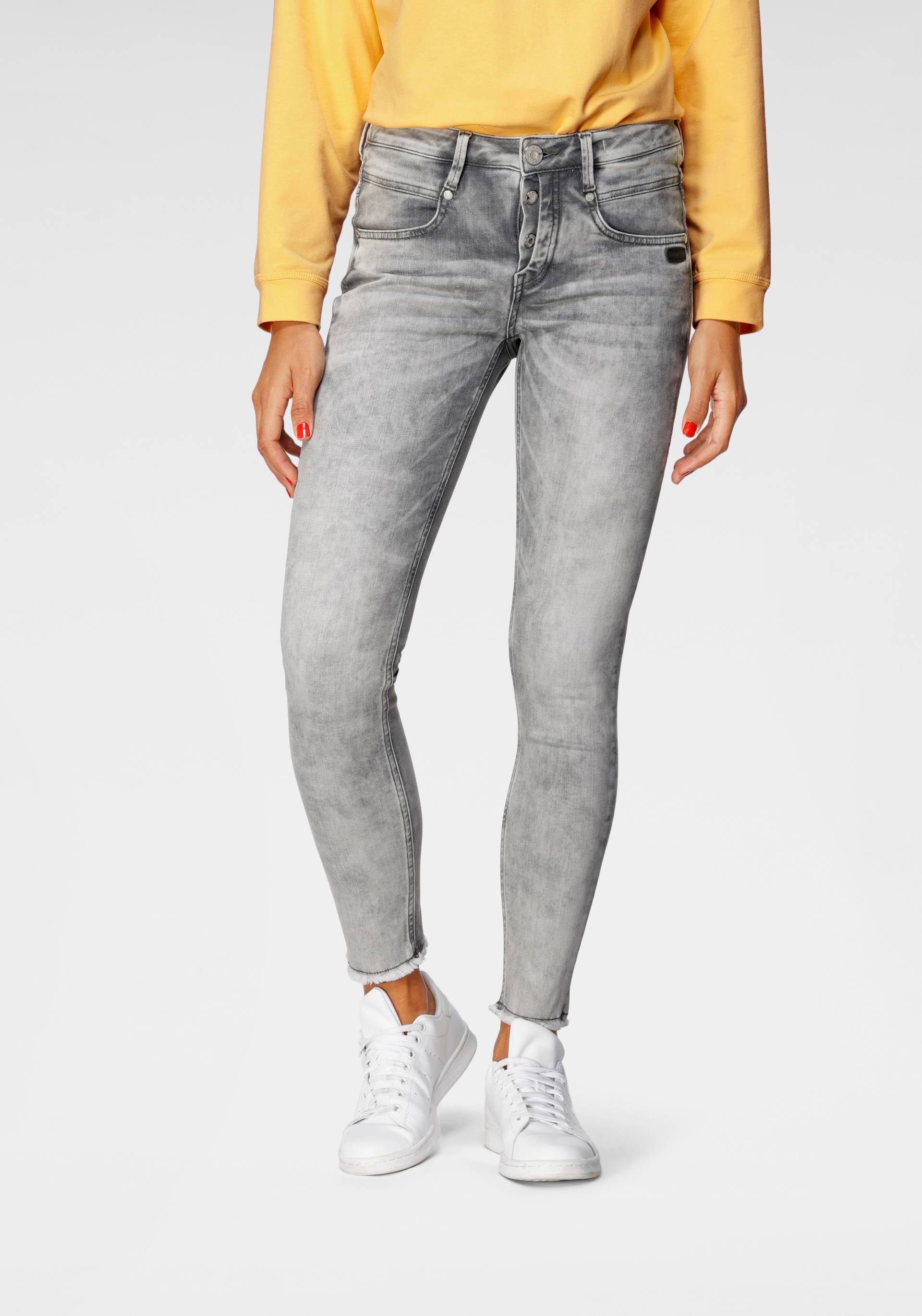 GANG Ankle-Jeans »94MEDINA«, mit leicht ausgefranster Kante am Saumabschluss GANG Ankle-Jeans »94MEDINA«, mit leicht ausgefranster Kante am Saumabschluss von GANG