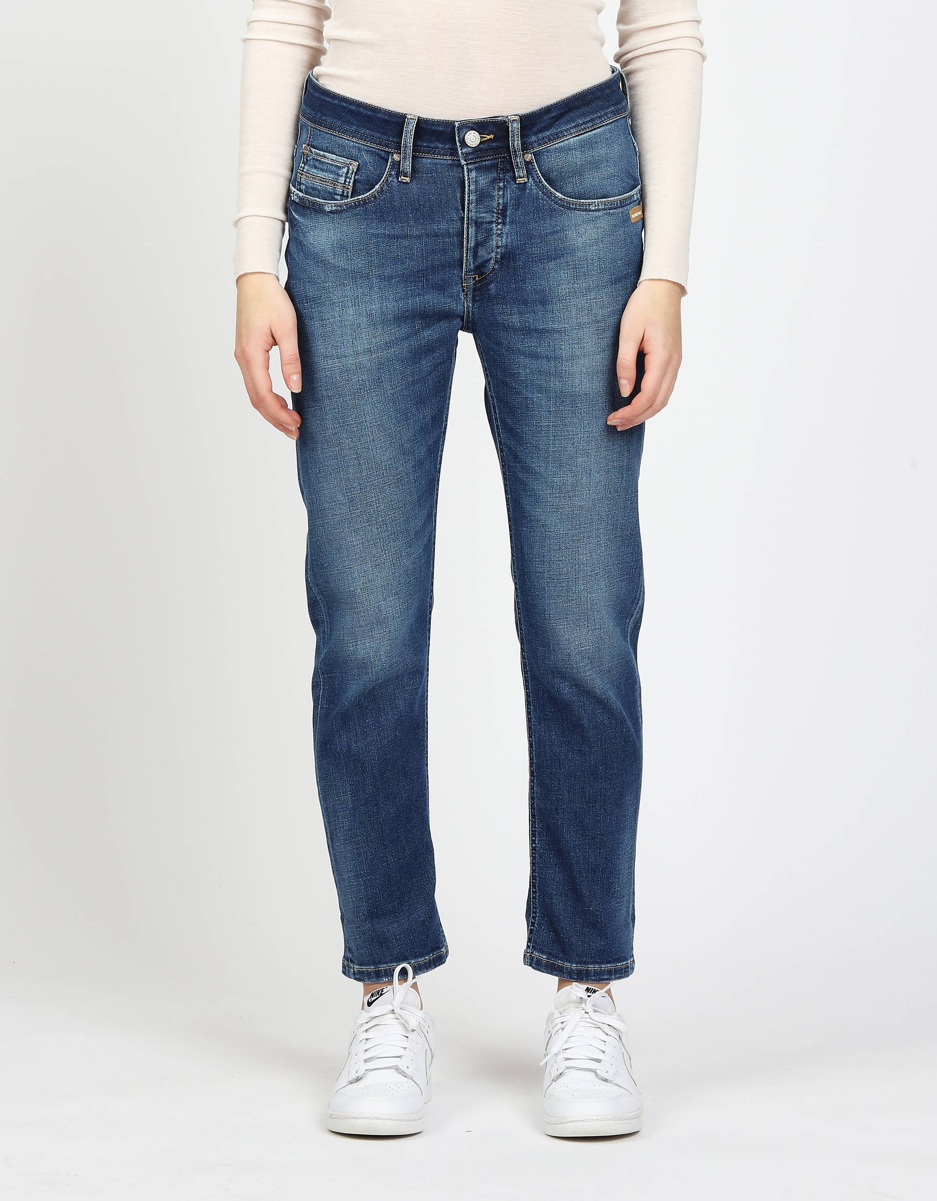 GANG Boyfriend-Jeans »94NICA CROPPED«, mit geraden und verkürzten Beinverlauf GANG Boyfriend-Jeans »94NICA CROPPED«, mit geraden und verkürzten Beinverlauf von GANG