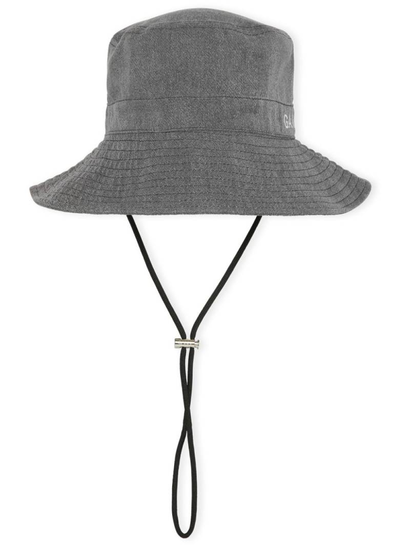 GANNI logo-embroidered denim bucket hat - Black von GANNI