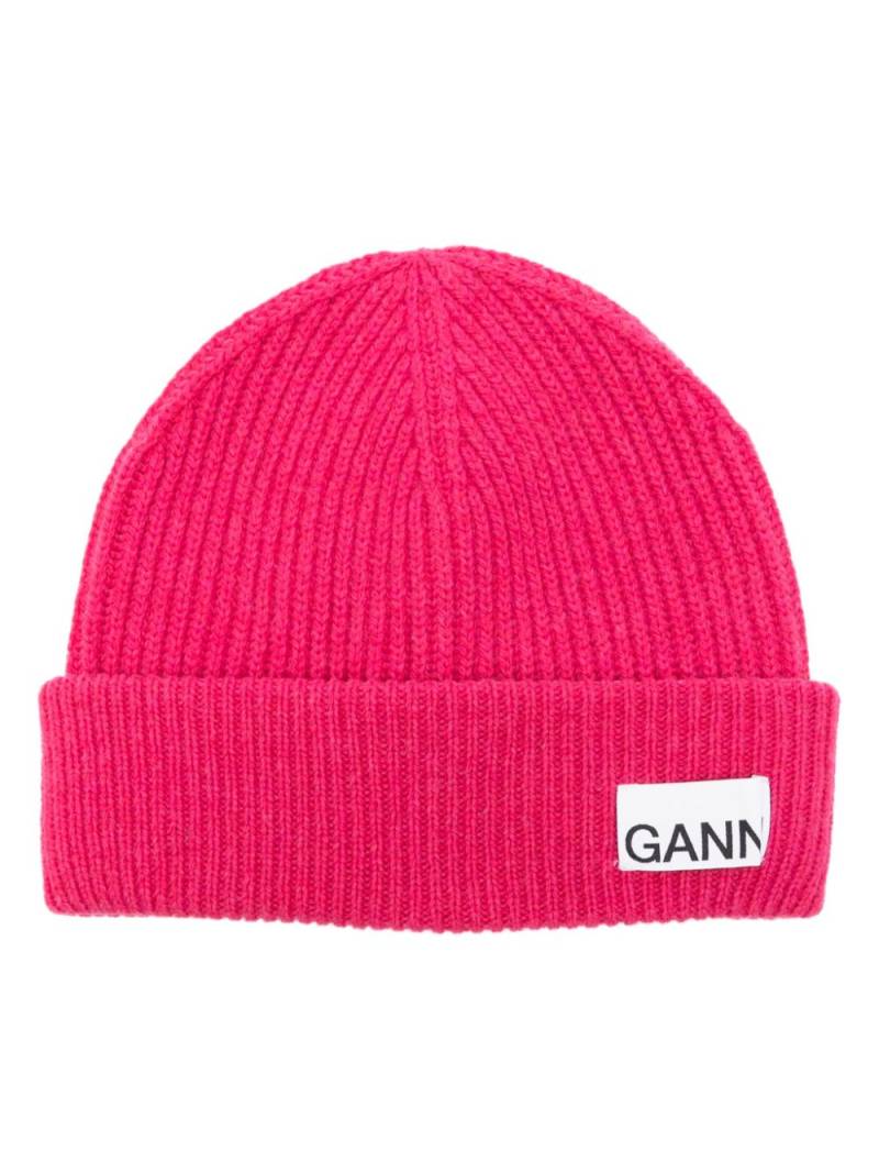 GANNI logo-tag knitted beanie - Pink von GANNI