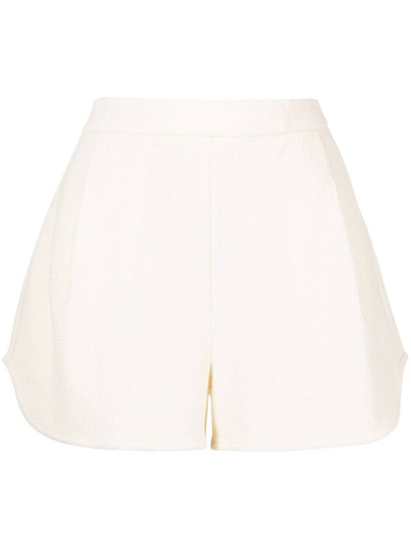 GOODIOUS pleat-detail cloqué shorts - Yellow von GOODIOUS