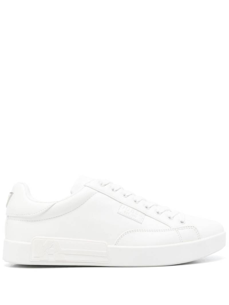 GUESS USA logo-plaque sneakers - White von GUESS USA