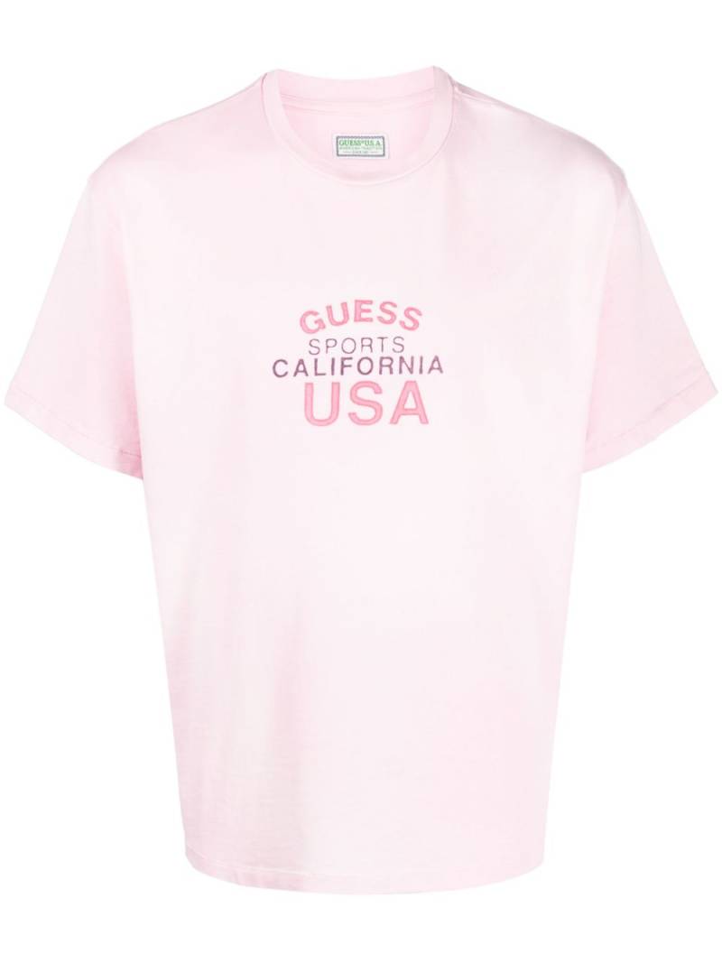 GUESS USA logo-print cotton T-shirt - Pink von GUESS USA