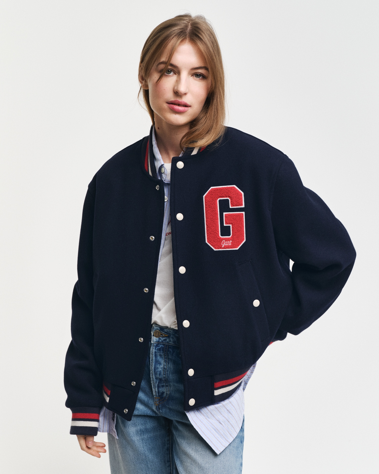 Gant Collegejacke »WOOL MIX VARSITY JACKET«, auf Brust und Rücken prangen Badges im College-Stil von Gant