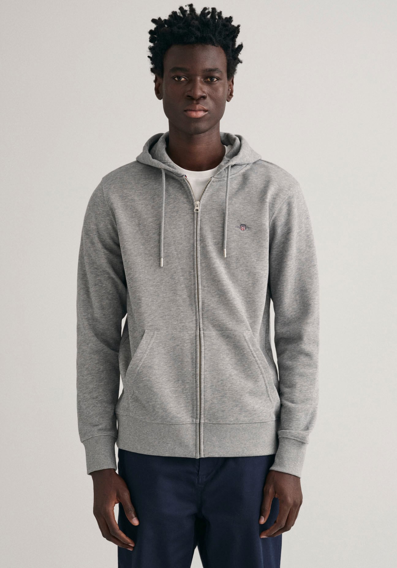 Gant Kapuzensweatjacke »REG SHIELD FULL ZIP HOODIE«, mit Logostickerei auf der Brust von Gant