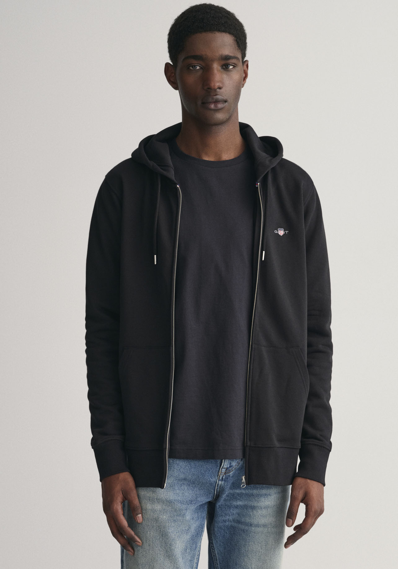 Gant Kapuzensweatjacke »REG SHIELD FULL ZIP HOODIE«, mit Logostickerei auf der Brust von Gant