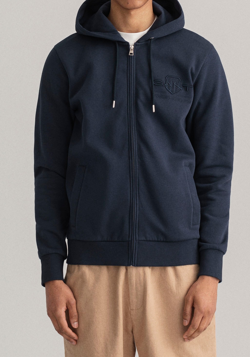 Gant Kapuzensweatjacke »TONAL ARCHIVE SHIELD ZIP HOODIE« Gant Kapuzensweatjacke »TONAL ARCHIVE SHIELD ZIP HOODIE« von Gant