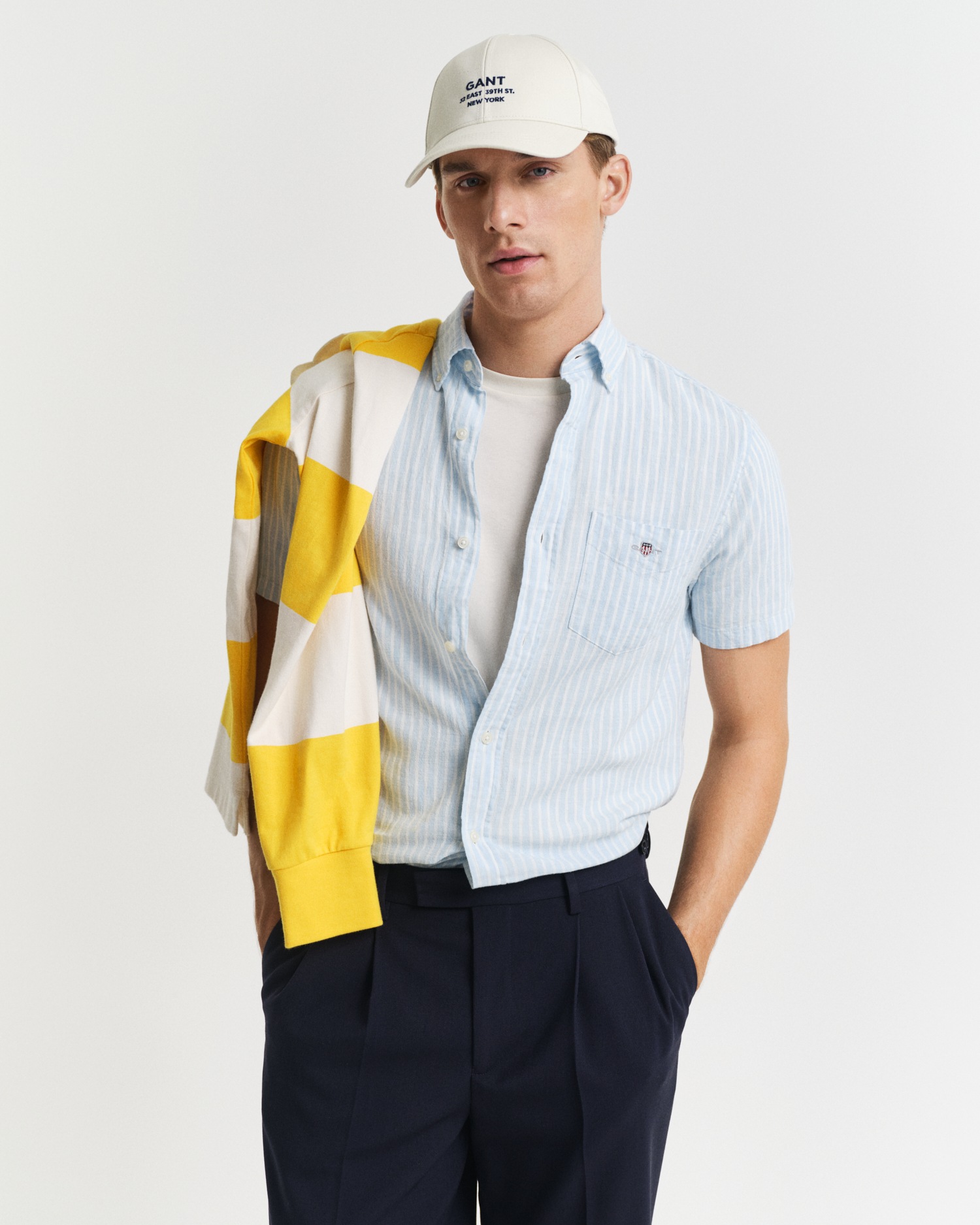 Gant Kurzarmhemd »REG COTTON LINEN STRIPE SS SHIRT«, ist ideal für warme Sommertage von Gant