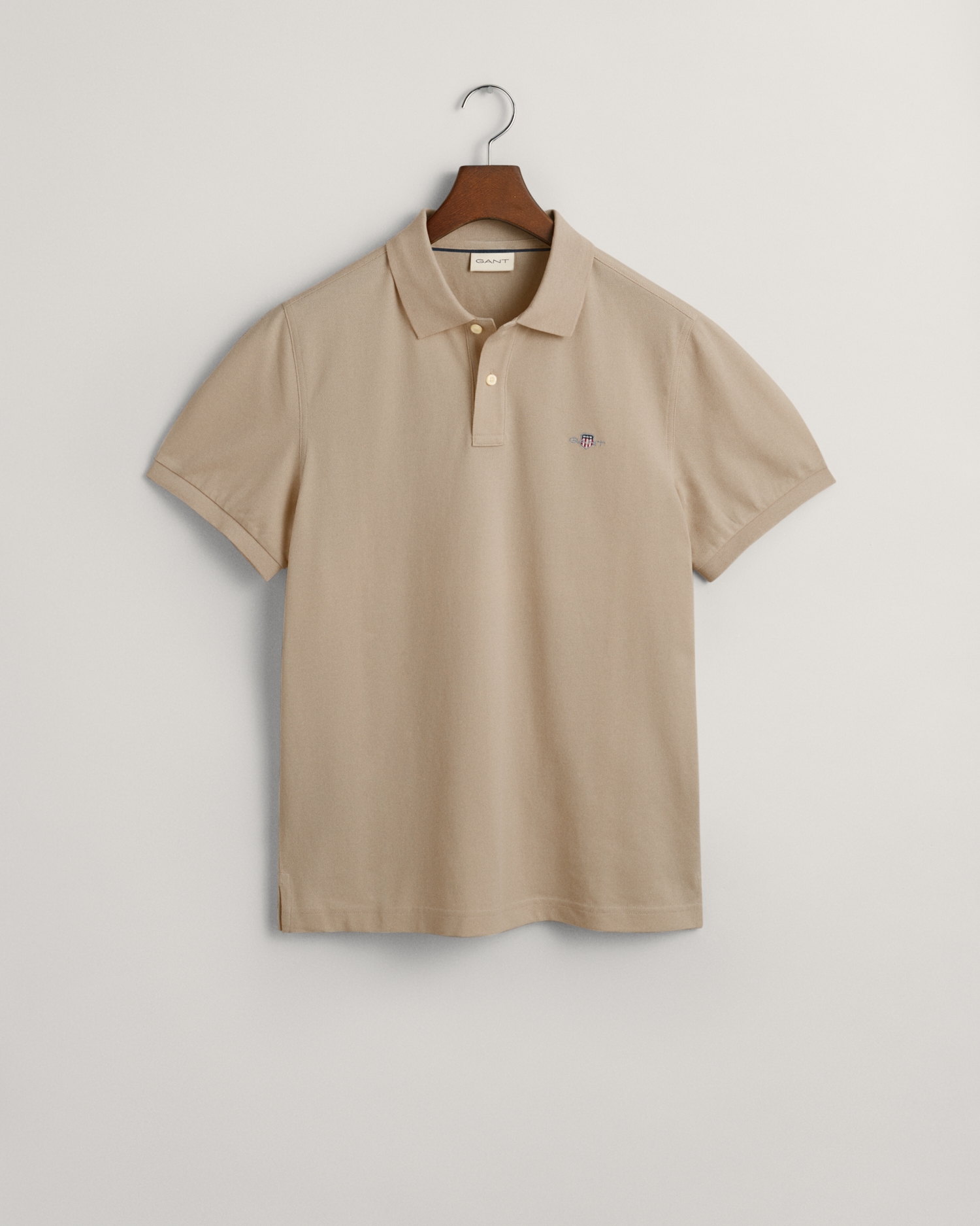 Gant Poloshirt »REG EMB ARCHIVE SHIELD POLO«, Mit Schlitzen an der Seite Gant Poloshirt »REG EMB ARCHIVE SHIELD POLO«, Mit Schlitzen an der Seite von Gant