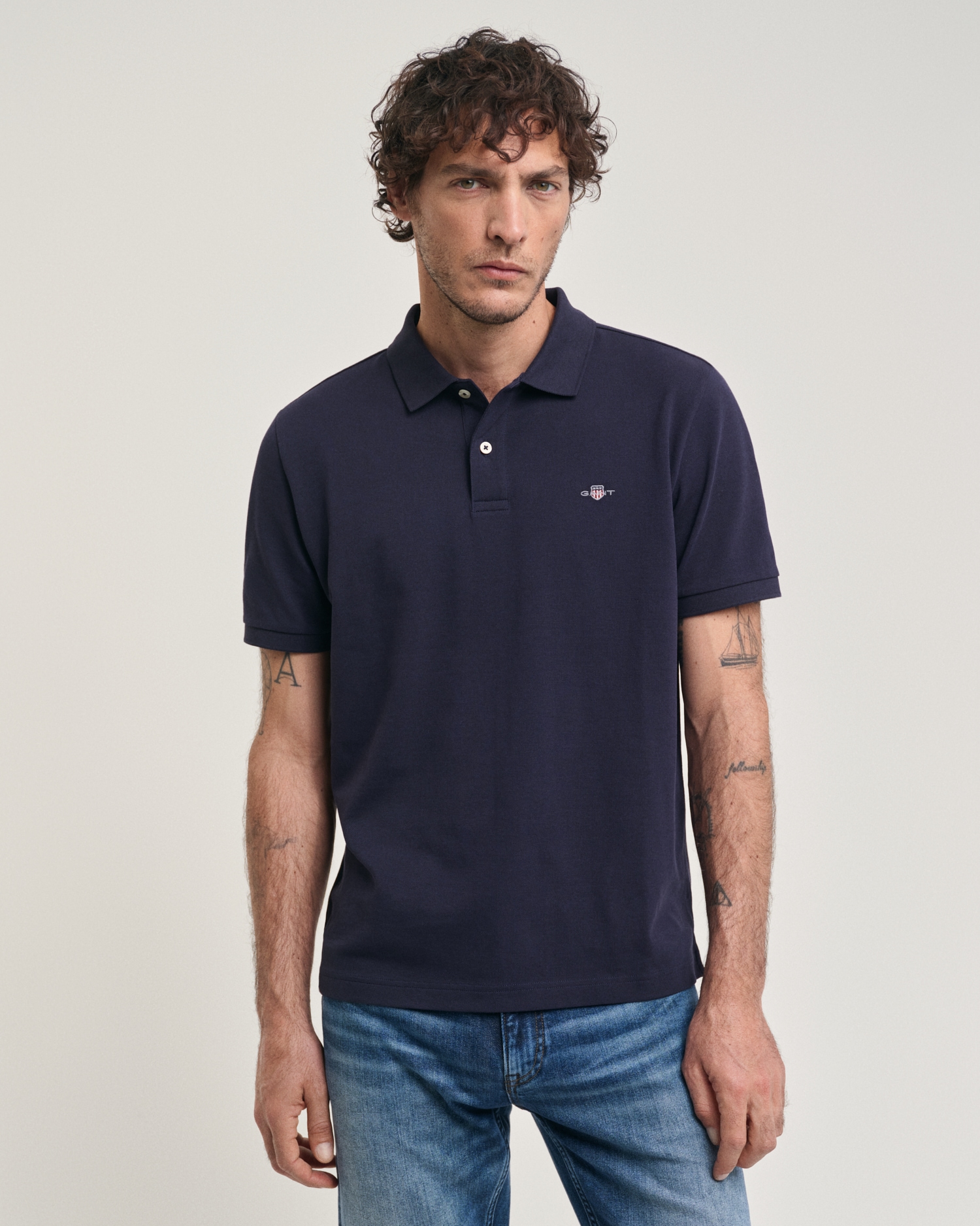 Gant Poloshirt »REG EMB ARCHIVE SHIELD POLO«, Mit Schlitzen an der Seite Gant Poloshirt »REG EMB ARCHIVE SHIELD POLO«, Mit Schlitzen an der Seite von Gant