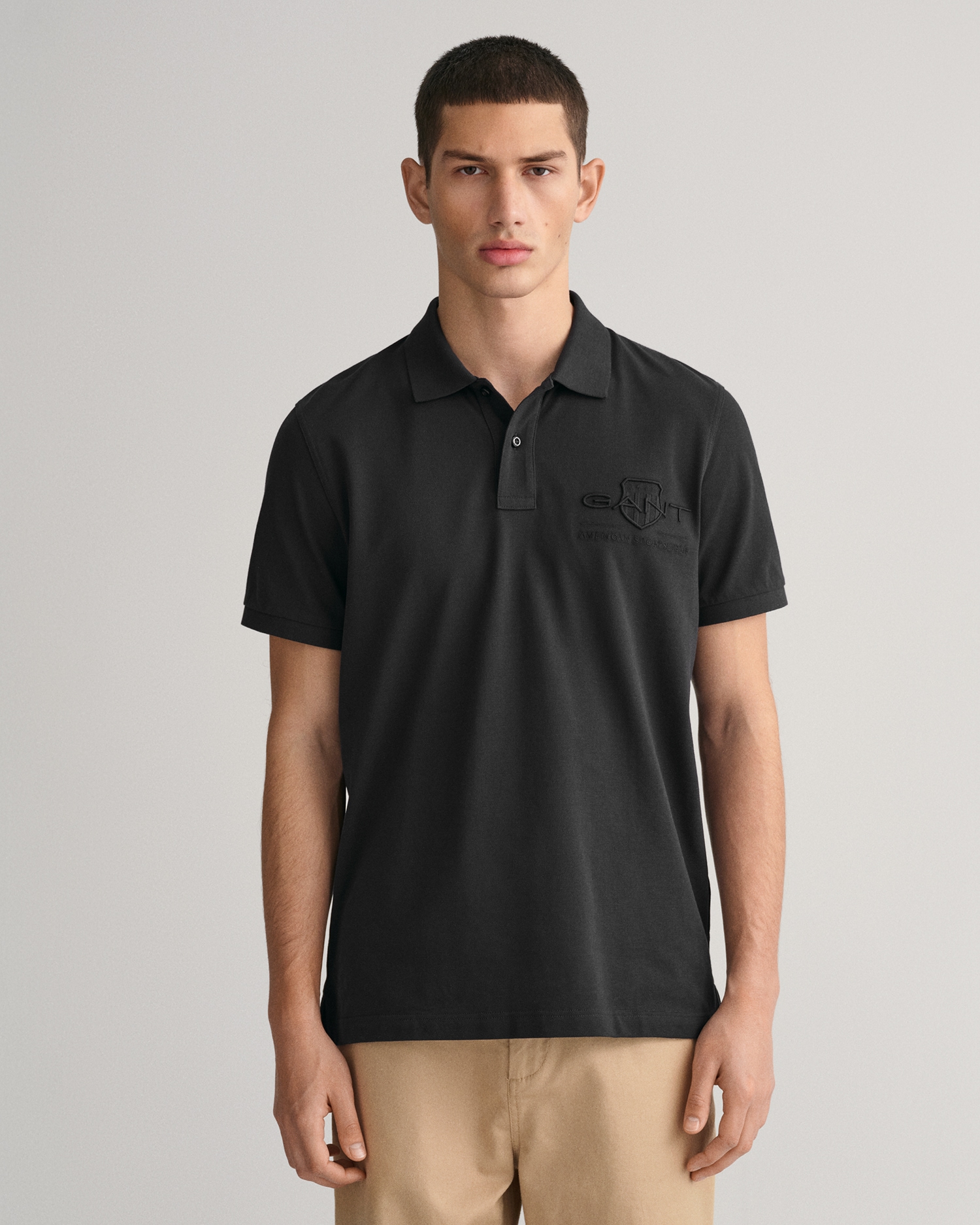 Gant Poloshirt »REG TONAL SHIELD SS RUGGER«, Ton in Ton Stickerei auf der Brust von Gant