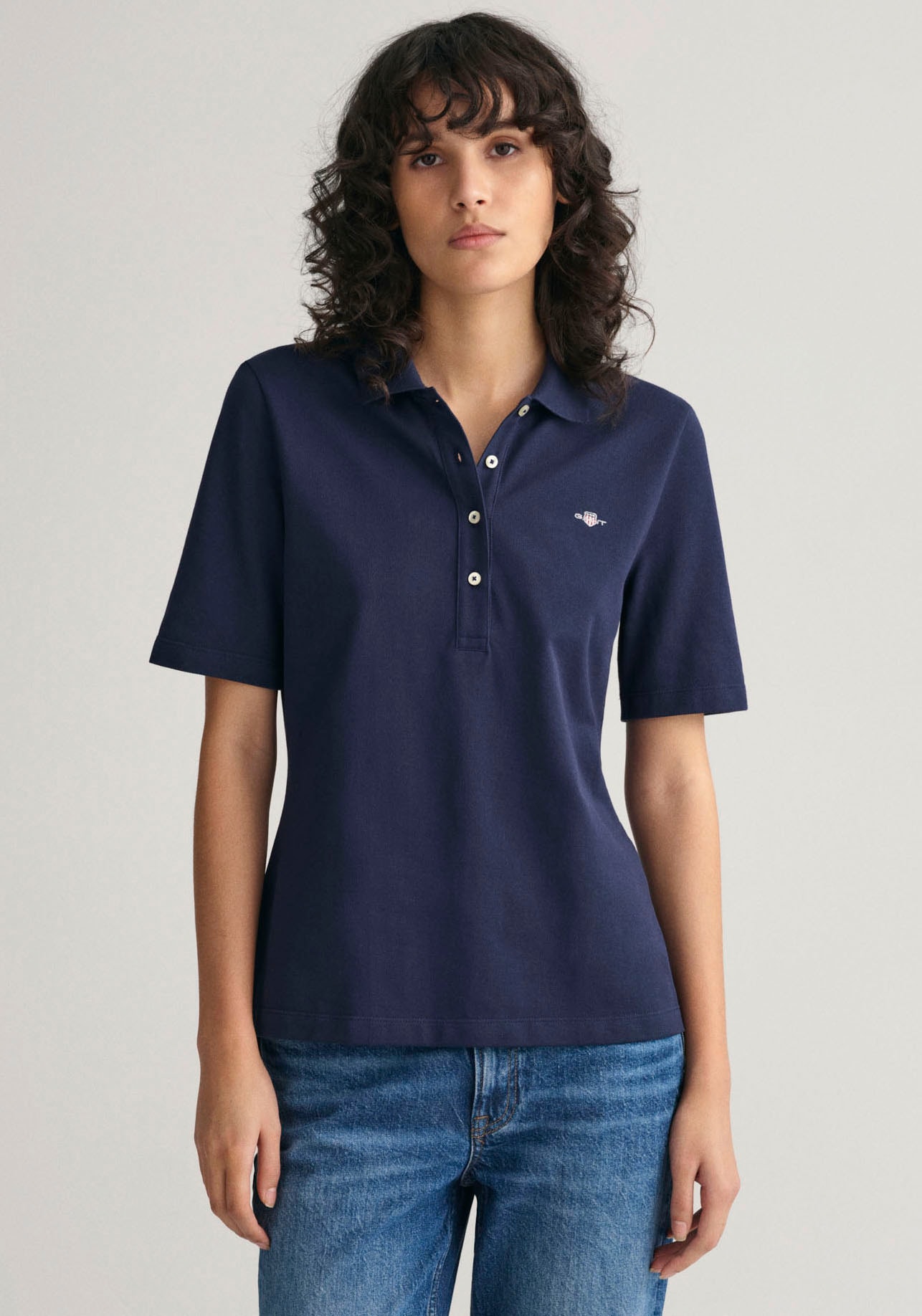 Gant Poloshirt »SLIM SHIELD KA PIQUE POLO«, mit grafischer Logostickerei auf der Brust Gant Poloshirt »SLIM SHIELD KA PIQUE POLO«, mit grafischer Logostickerei auf der Brust von Gant