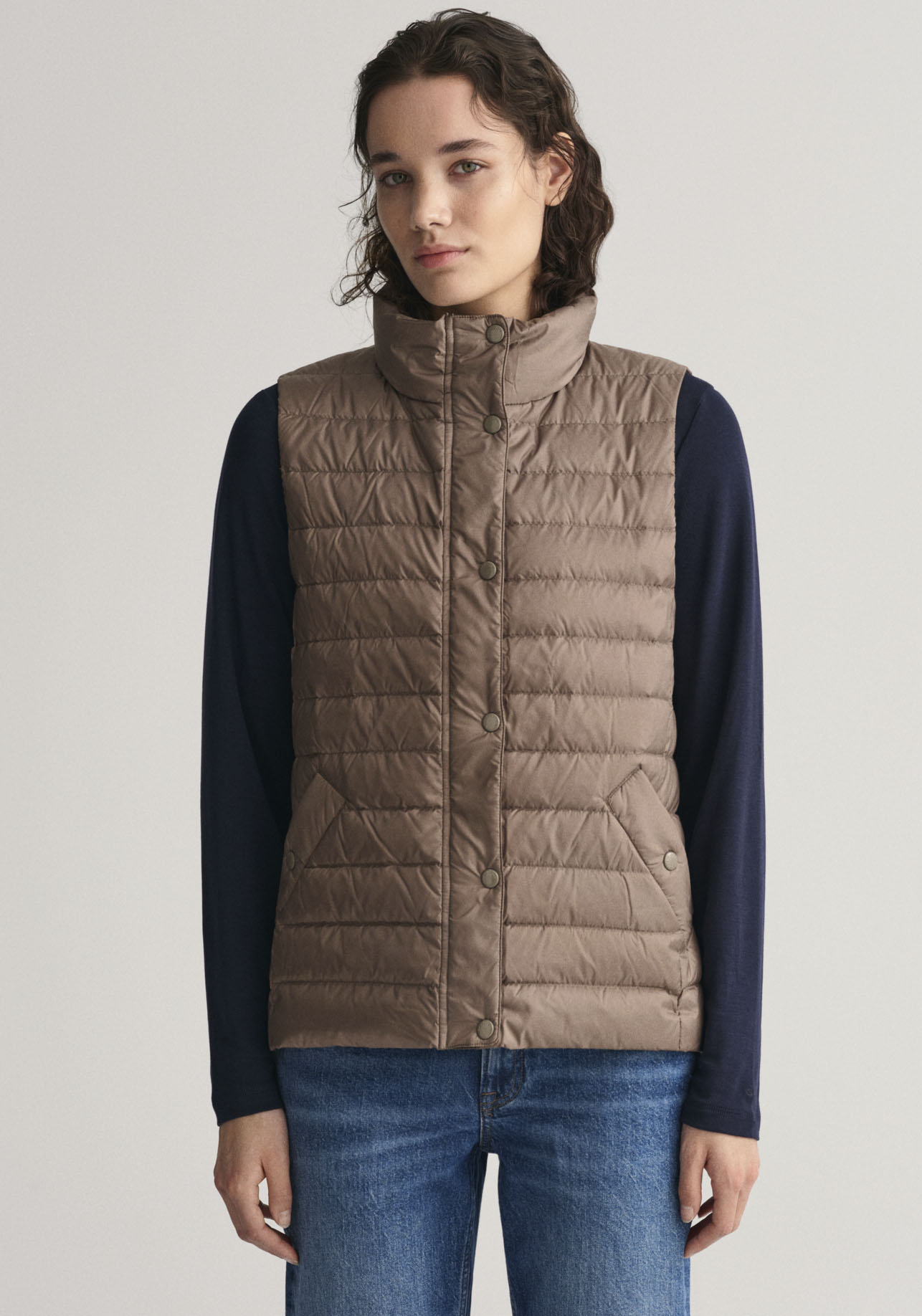 Gant Steppweste »LIGHT DOWN VEST«, mit Logodruck auf der Brust von Gant