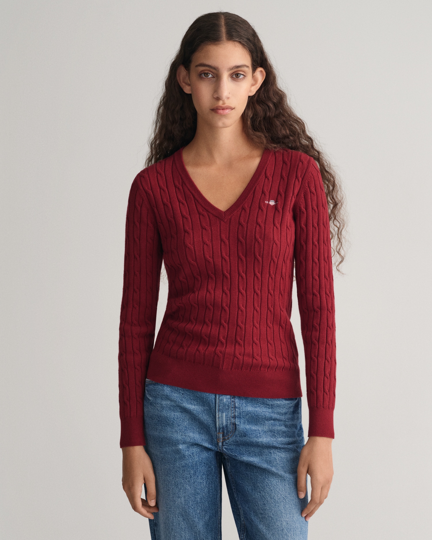 Gant Strickpullover »STRETCH COTTON CABLE V-NECK«, mit Logostickerei auf der Brust von Gant