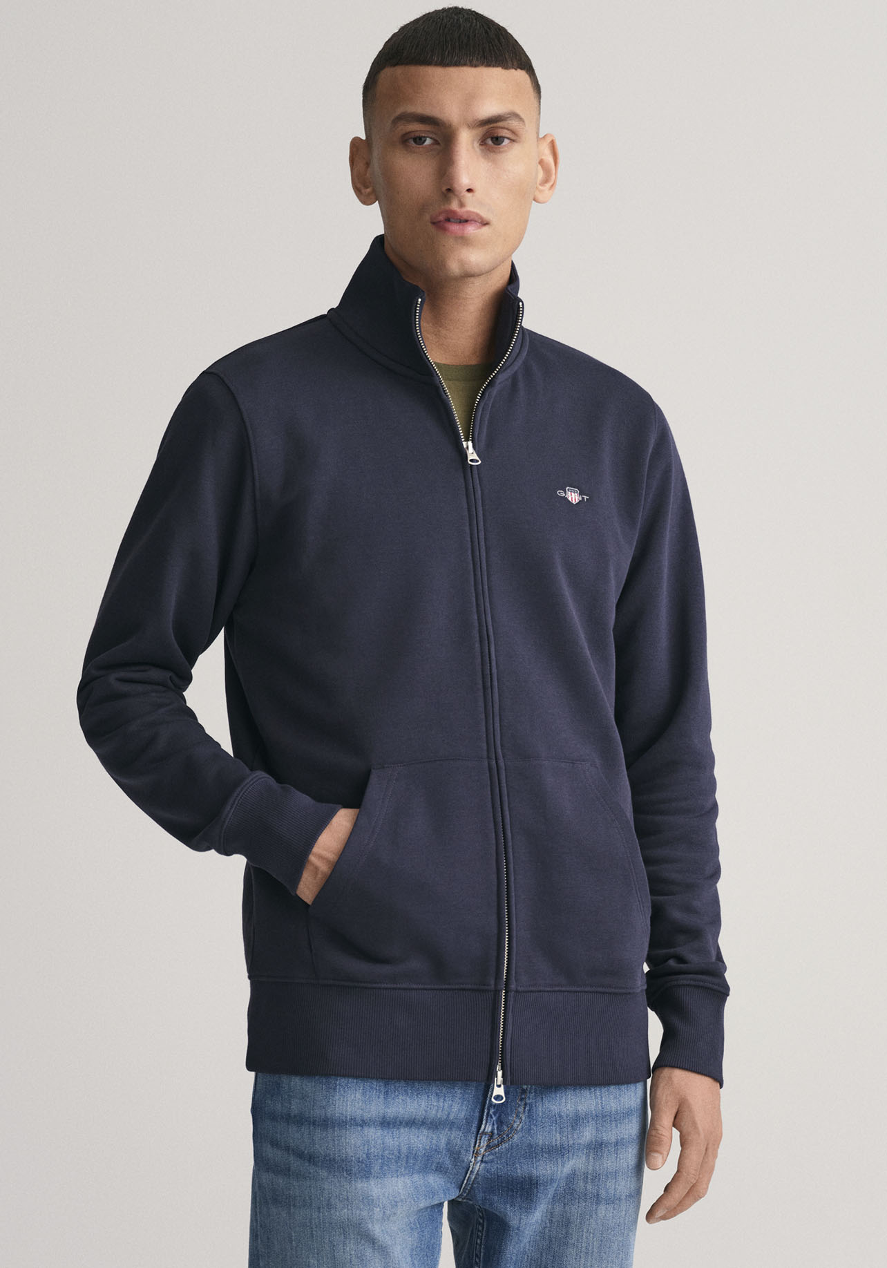 Gant Sweatjacke »REG SHIELD FULL ZIP SWEAT«, mit Logostickerei auf der Brust Gant Sweatjacke »REG SHIELD FULL ZIP SWEAT«, mit Logostickerei auf der Brust von Gant