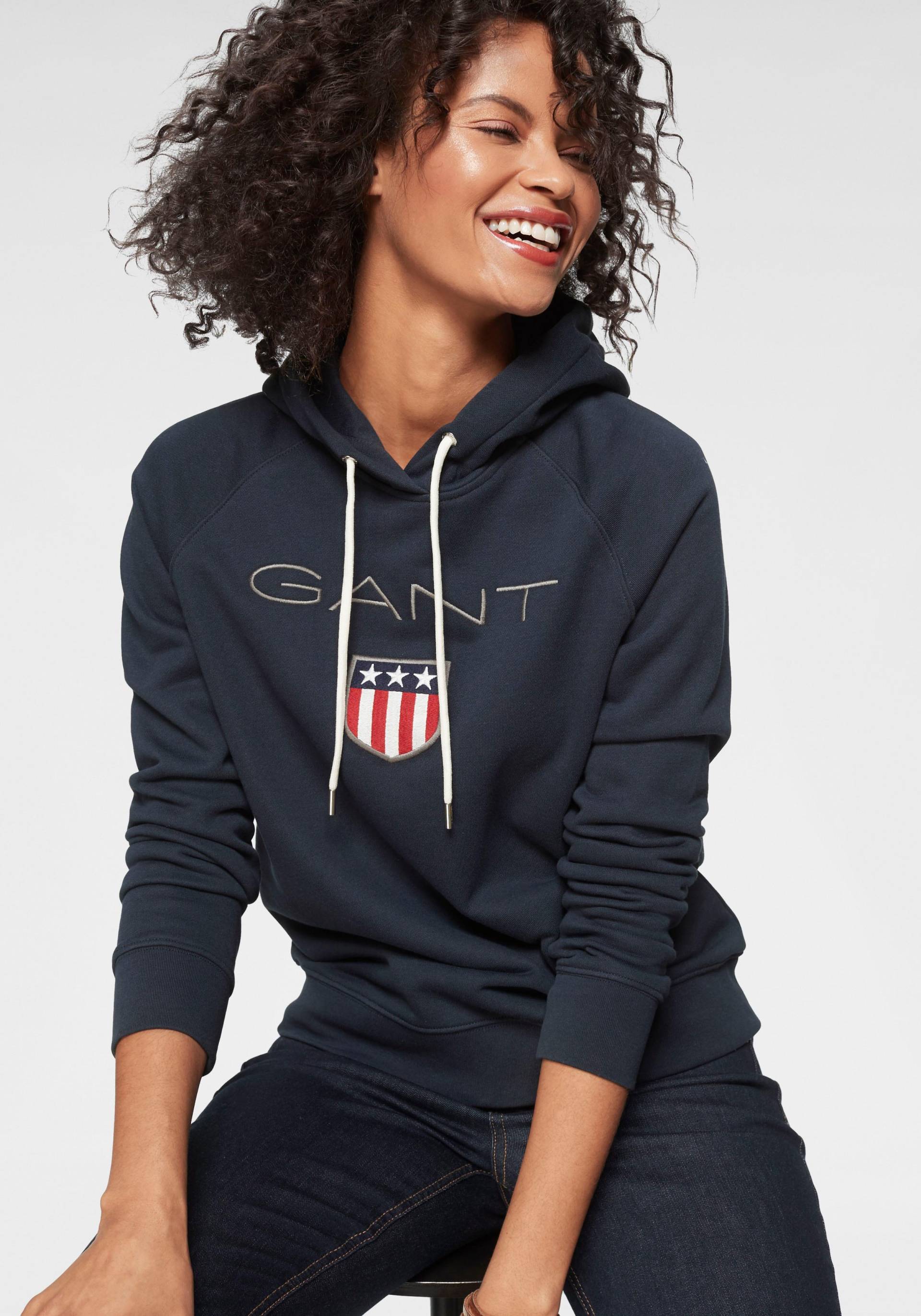 Gant Sweatshirt »GANT SHIELD SWEAT HOODIE«, mit grosser Label-Applikation vorne von Gant