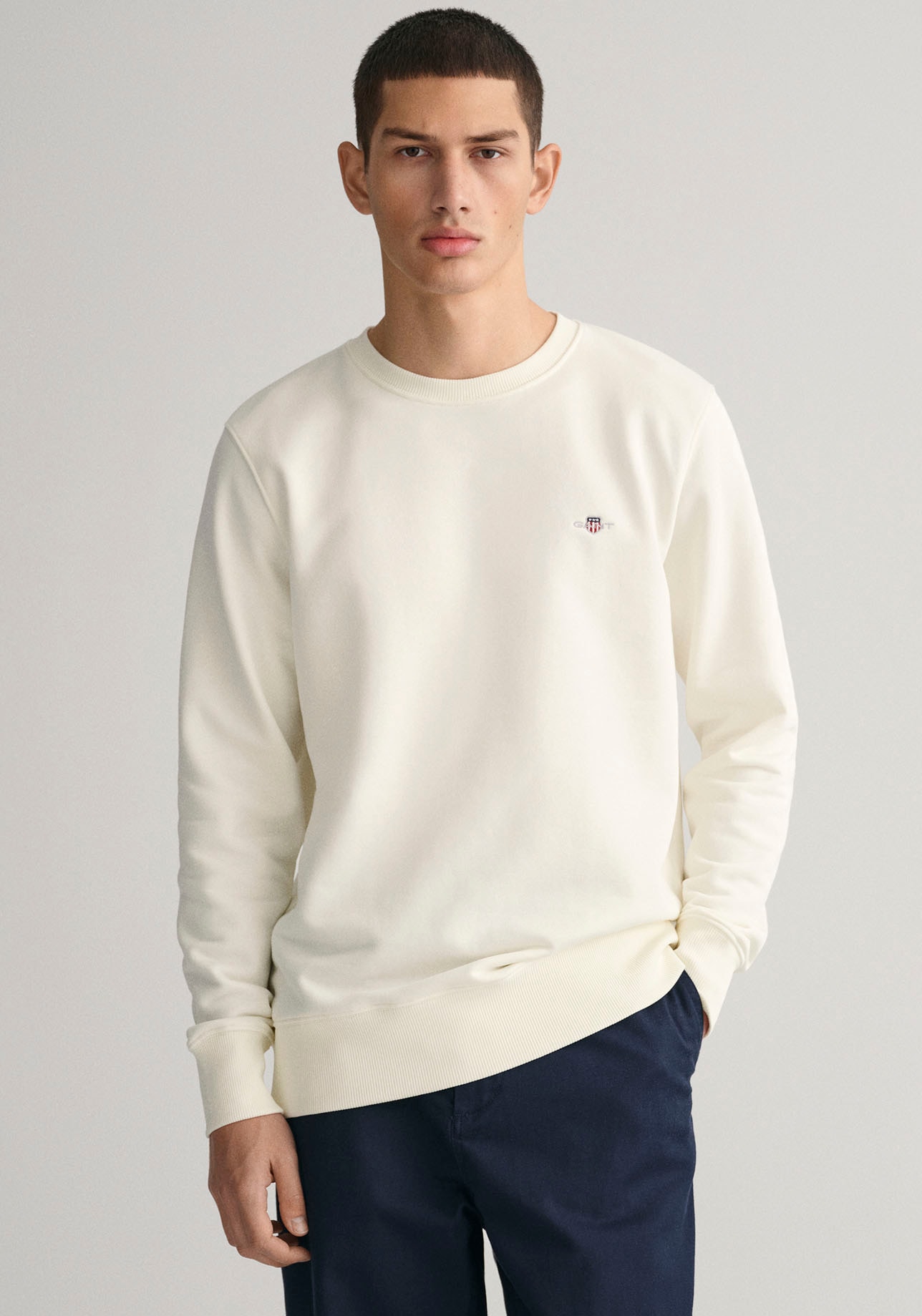 Gant Sweatshirt »REG SHIELD C-NECK SWEAT«, mit Logostickerei auf der Brust von Gant