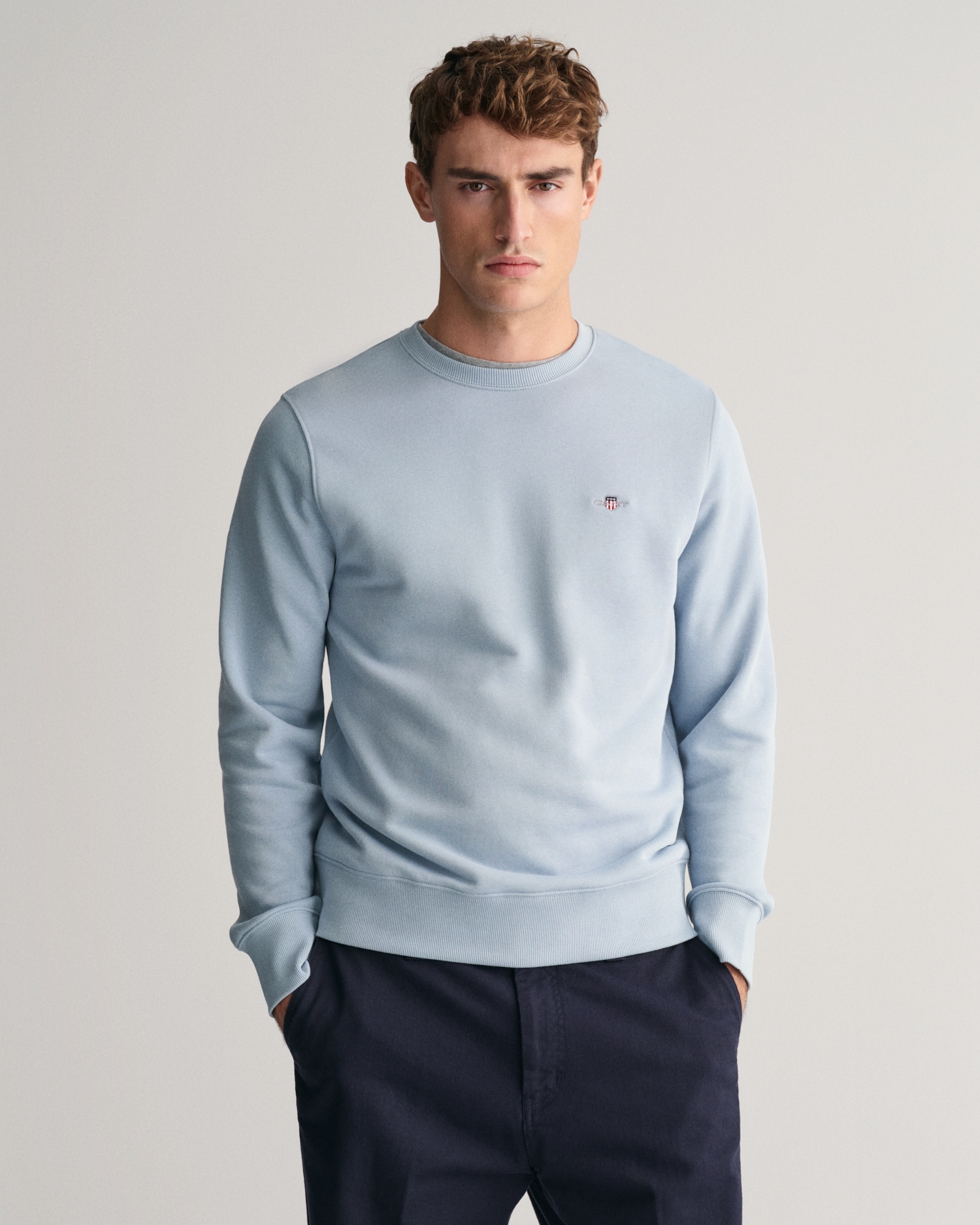 Gant Sweatshirt »REG SHIELD C-NECK SWEAT«, mit Logostickerei auf der Brust von Gant