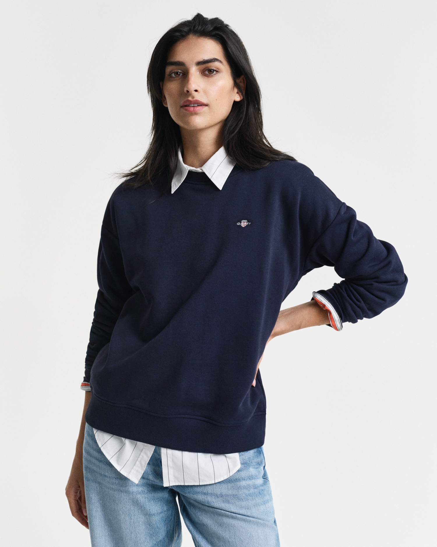 Gant Sweatshirt »SHIELD C-NECK SWEAT«, Grafische GANT-Stickerei auf der Brust von Gant