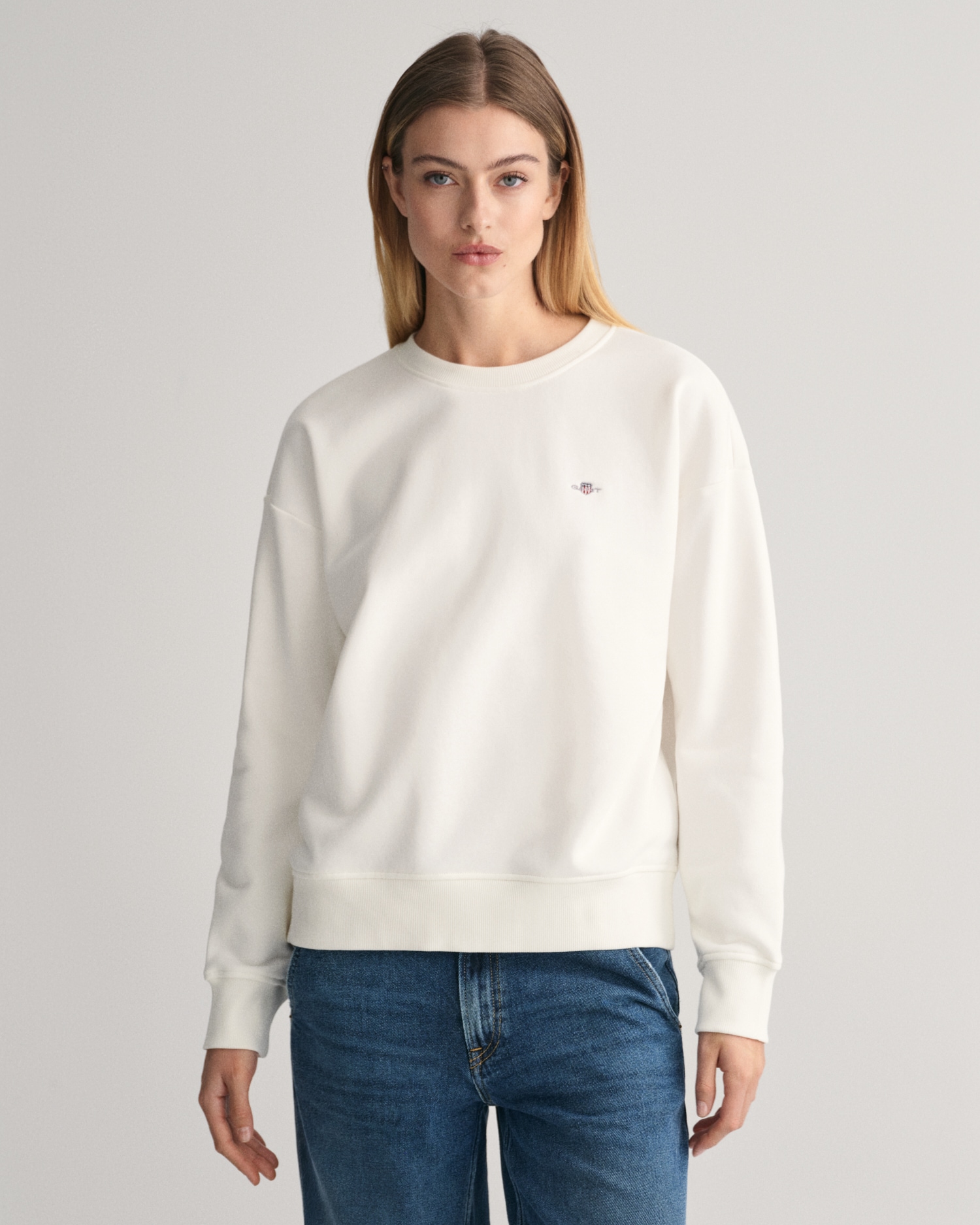 Gant Sweatshirt »SHIELD C-NECK SWEAT«, Grafische GANT-Stickerei auf der Brust von Gant