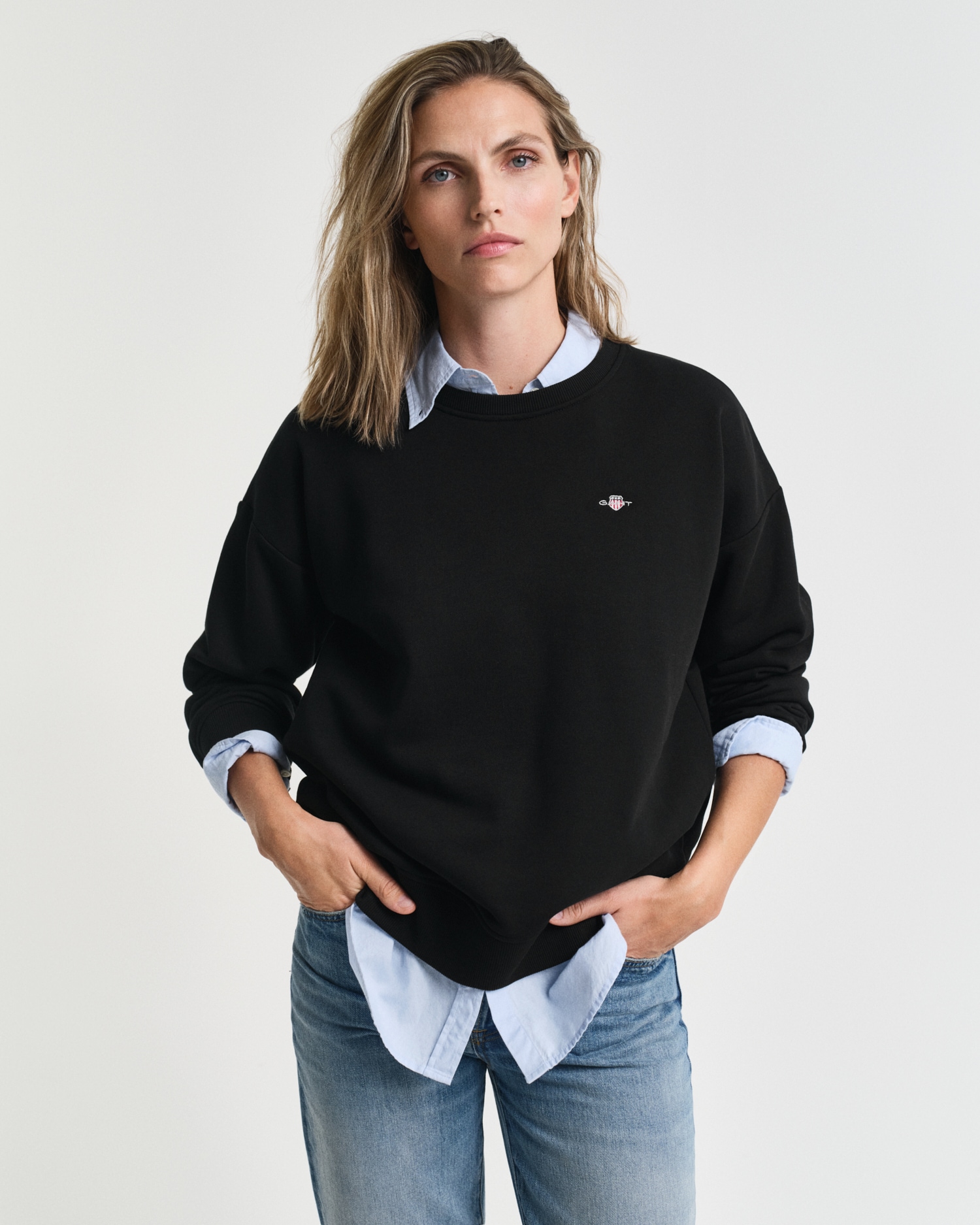 Gant Sweatshirt »SHIELD C-NECK SWEAT«, Grafische GANT-Stickerei auf der Brust von Gant