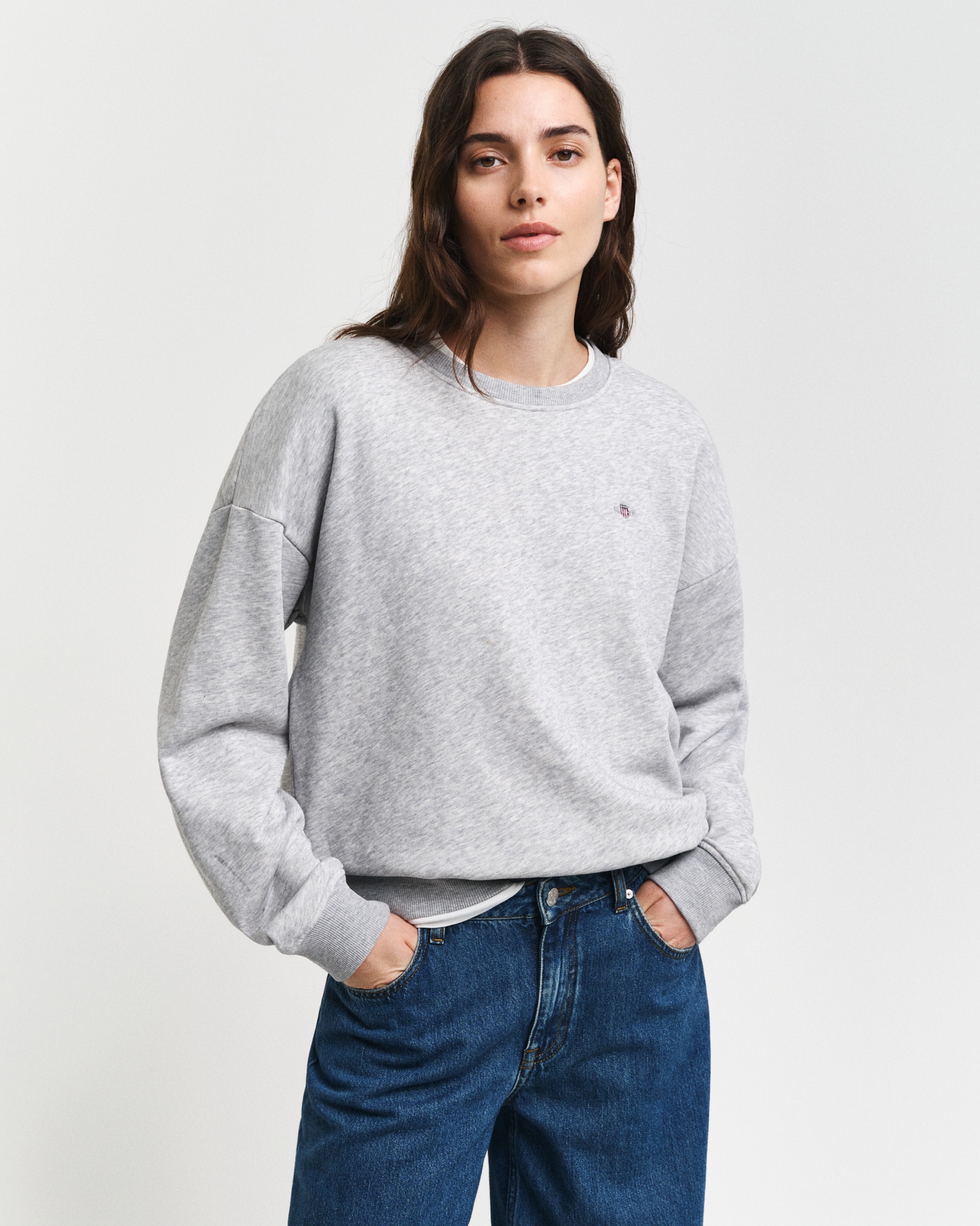 Gant Sweatshirt »SHIELD C-NECK SWEAT«, Grafische GANT-Stickerei auf der Brust von Gant