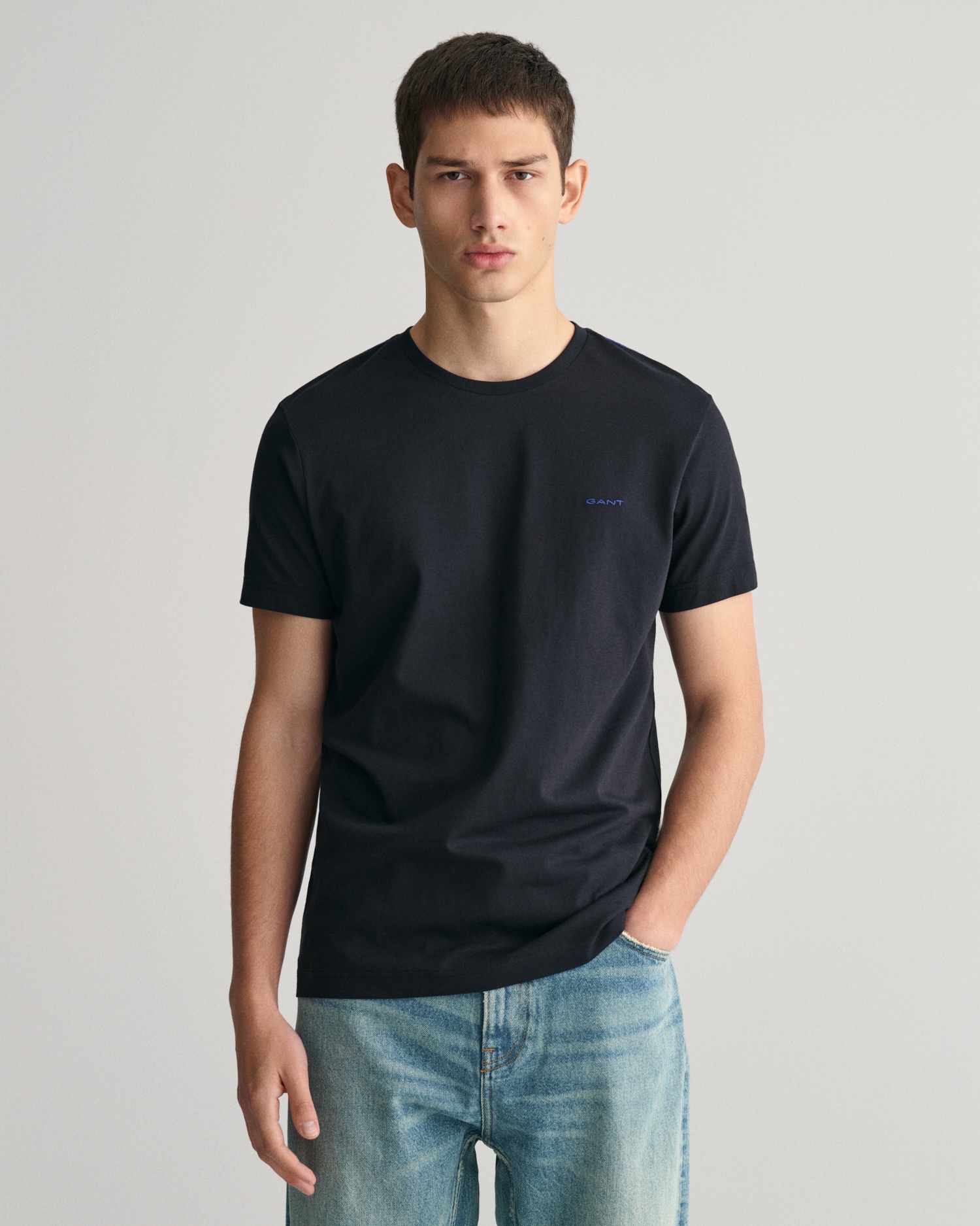Gant T-Shirt »CONTRAST LOGO SS T-SHIRT«, Kontrastfarbene Markenstickerei von Gant