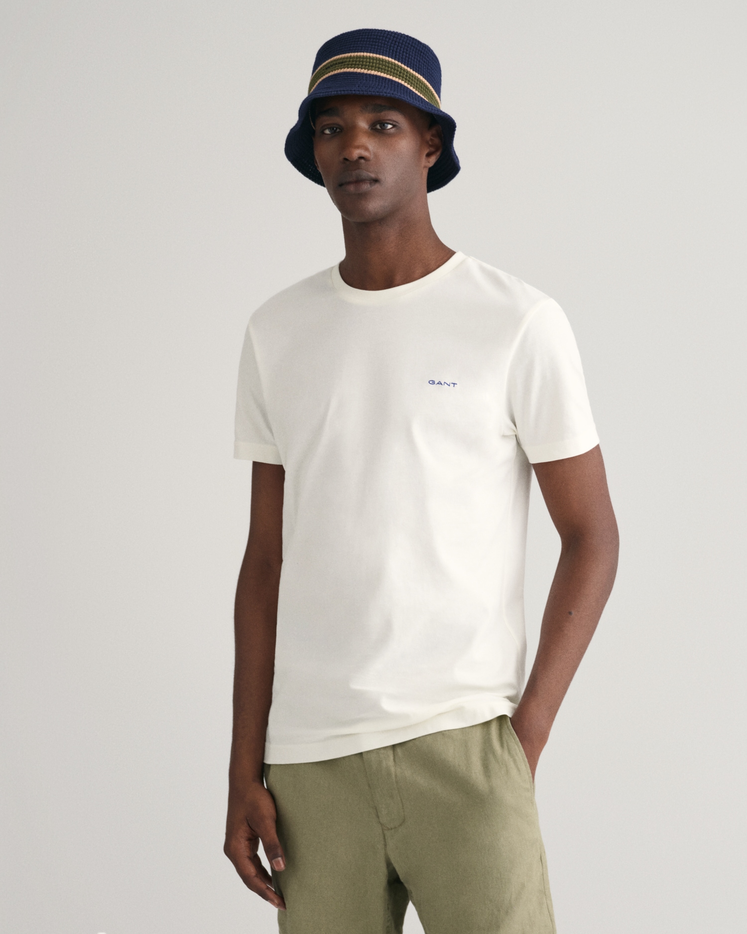 Gant T-Shirt »CONTRAST LOGO SS T-SHIRT«, Kontrastfarbene Markenstickerei von Gant