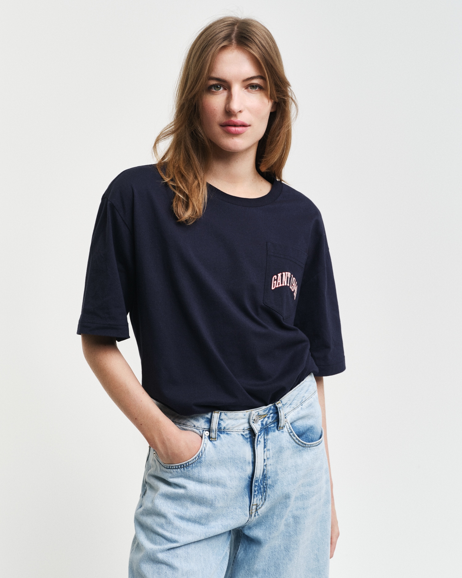 Gant T-Shirt »POCKET GRAPHIC TSHIRT«, Grafische GANT-Stickerei auf der Brusttasche Gant T-Shirt »POCKET GRAPHIC TSHIRT«, Grafische GANT-Stickerei auf der Brusttasche von Gant