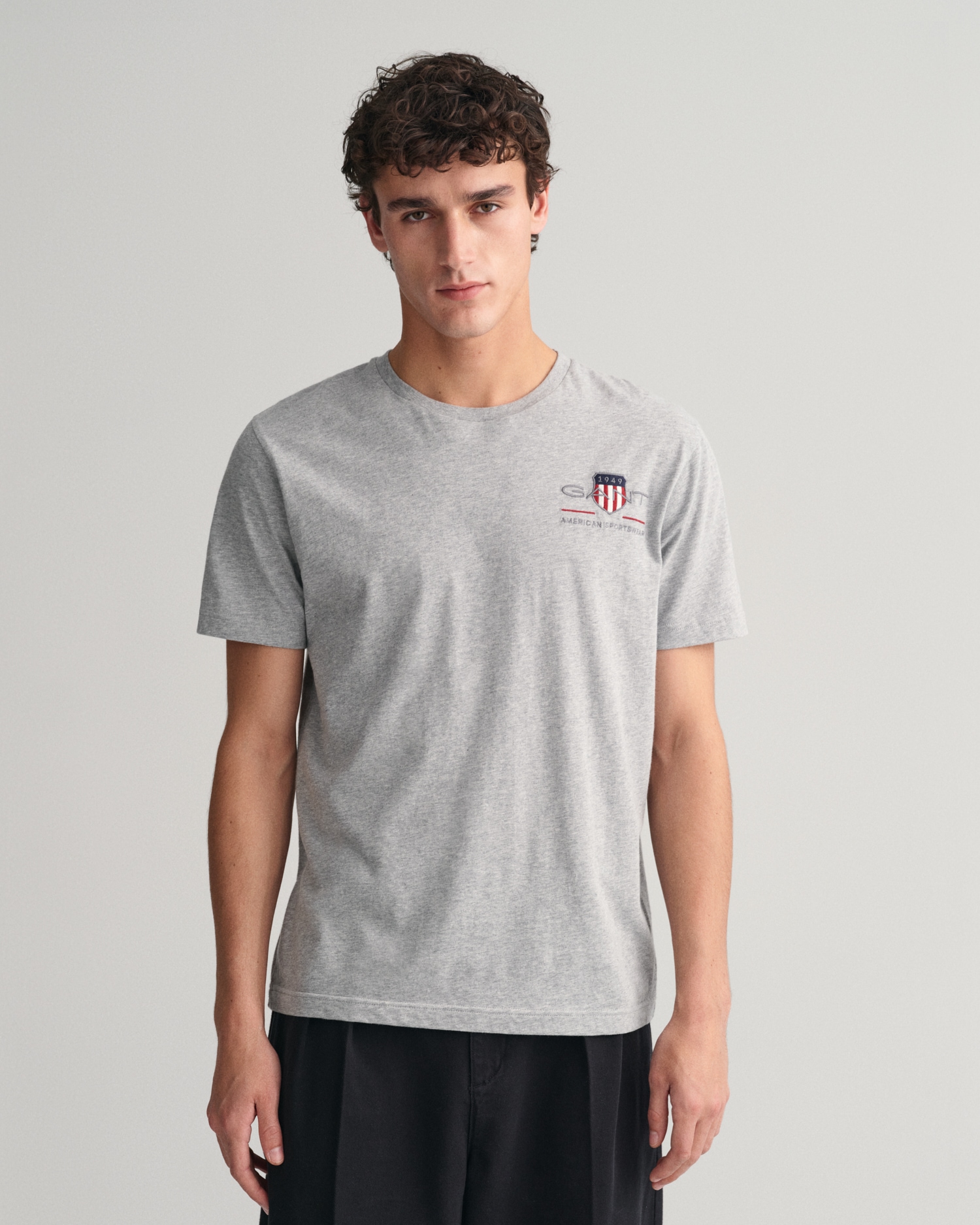 Gant T-Shirt »REG ARCHIVE SHIELD EMB SS T-SHIRT«, von dem Archiv aus den 1980er-Jahren inspiriert Gant T-Shirt »REG ARCHIVE SHIELD EMB SS T-SHIRT«, von dem Archiv aus den 1980er-Jahren inspiriert von Gant