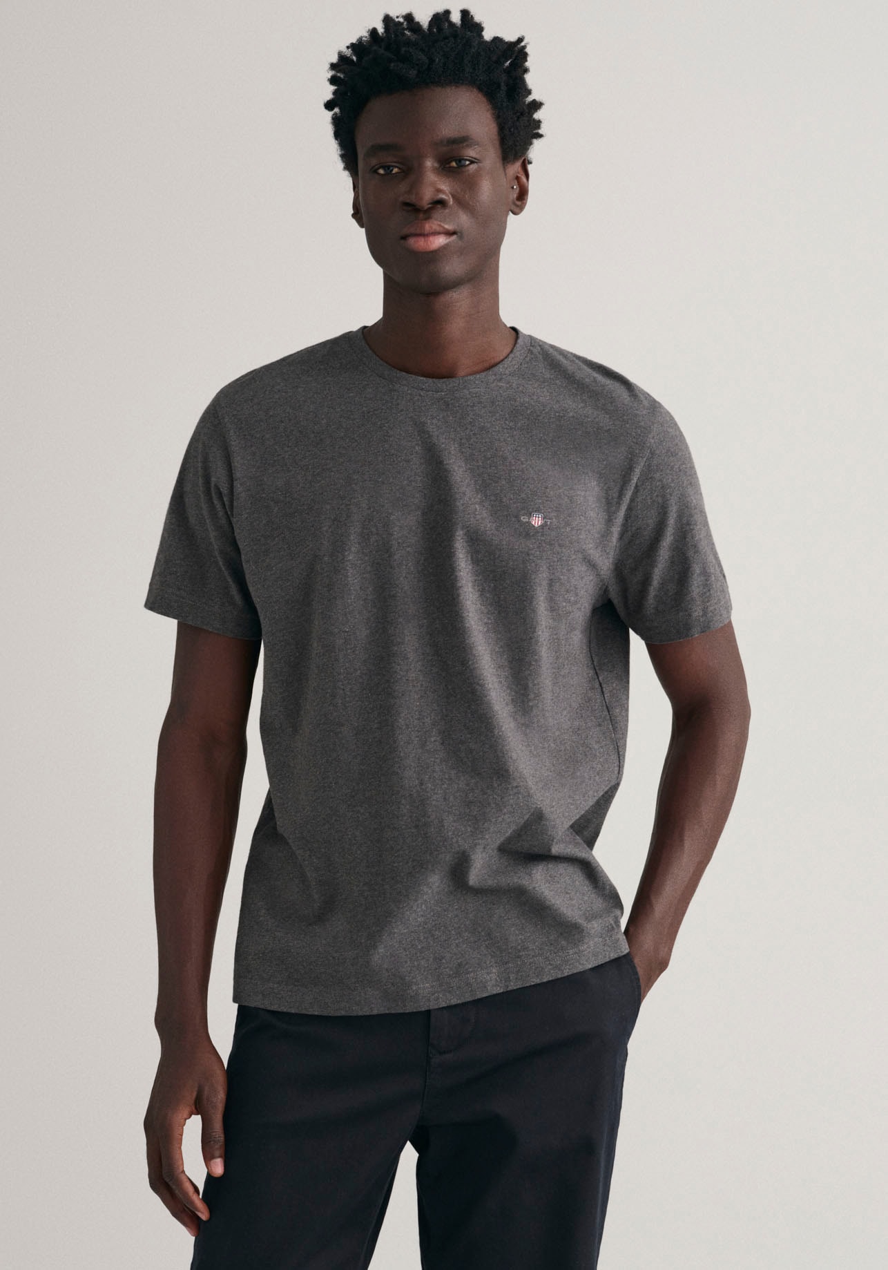 Gant T-Shirt »REG SHIELD SS T-SHIRT«, mit Logostickerei auf der Brust Gant T-Shirt »REG SHIELD SS T-SHIRT«, mit Logostickerei auf der Brust von Gant