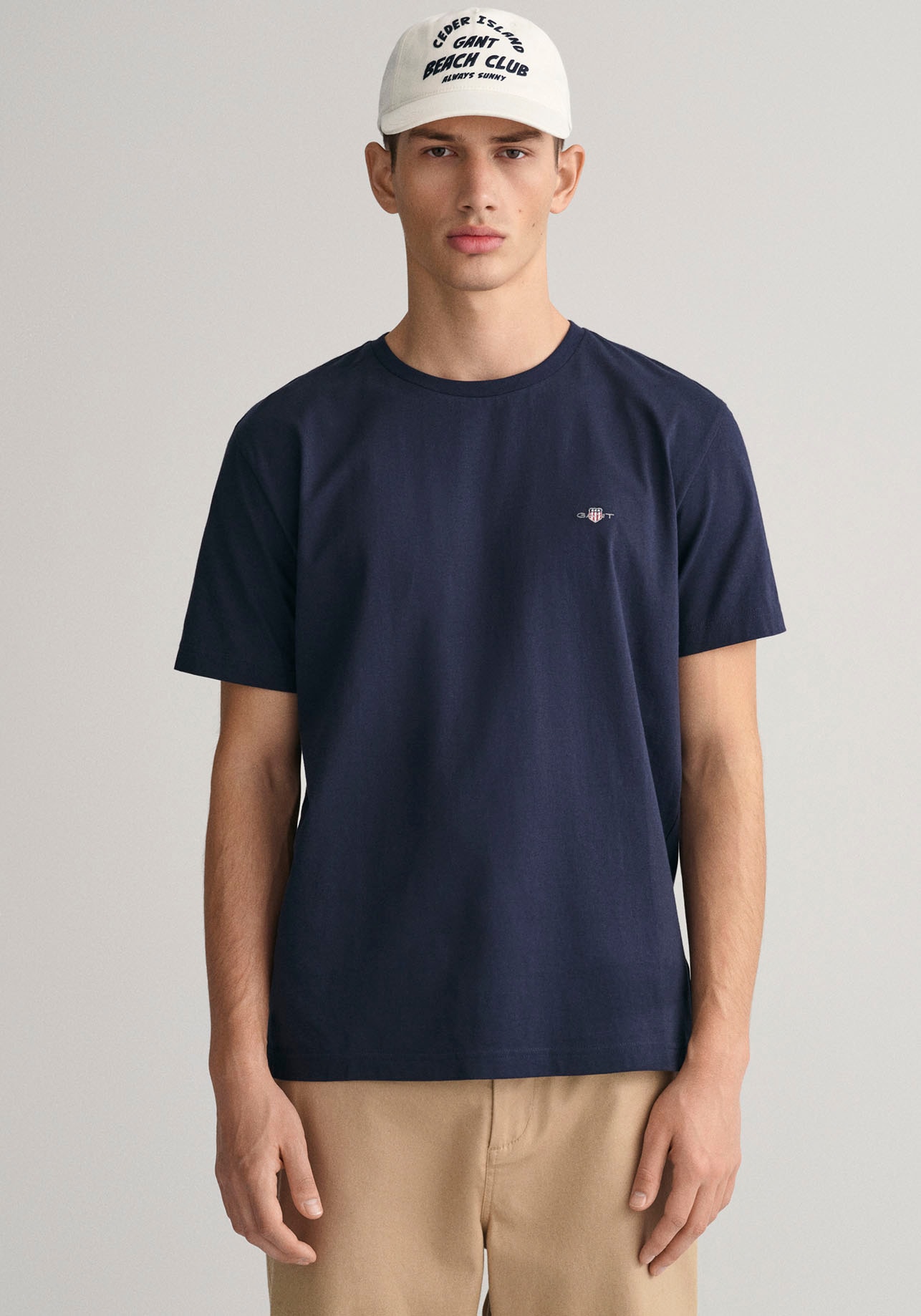 Gant T-Shirt »REG SHIELD SS T-SHIRT«, mit Logostickerei auf der Brust Gant T-Shirt »REG SHIELD SS T-SHIRT«, mit Logostickerei auf der Brust von Gant