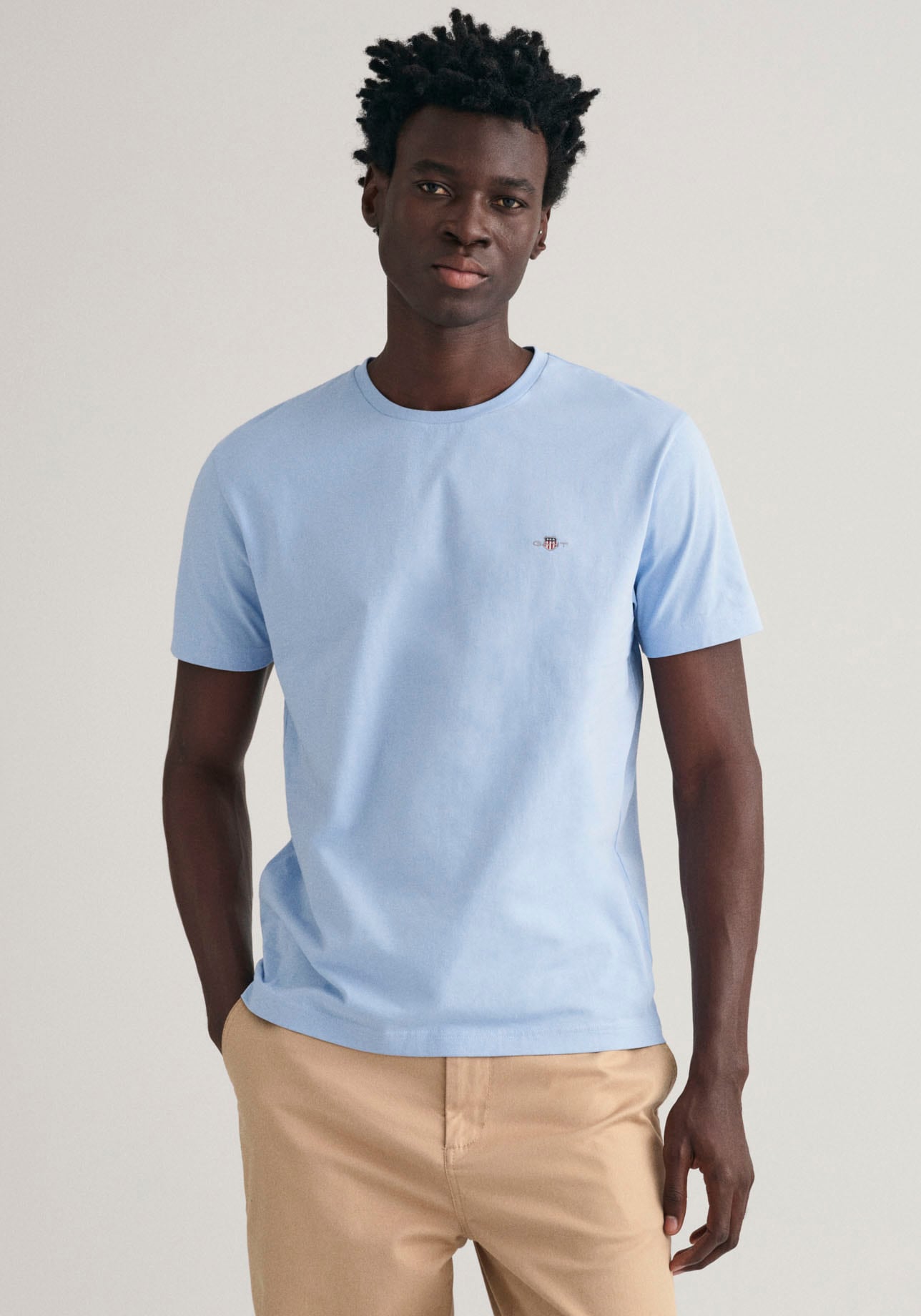 Gant T-Shirt »REG SHIELD SS T-SHIRT«, mit Logostickerei auf der Brust Gant T-Shirt »REG SHIELD SS T-SHIRT«, mit Logostickerei auf der Brust von Gant