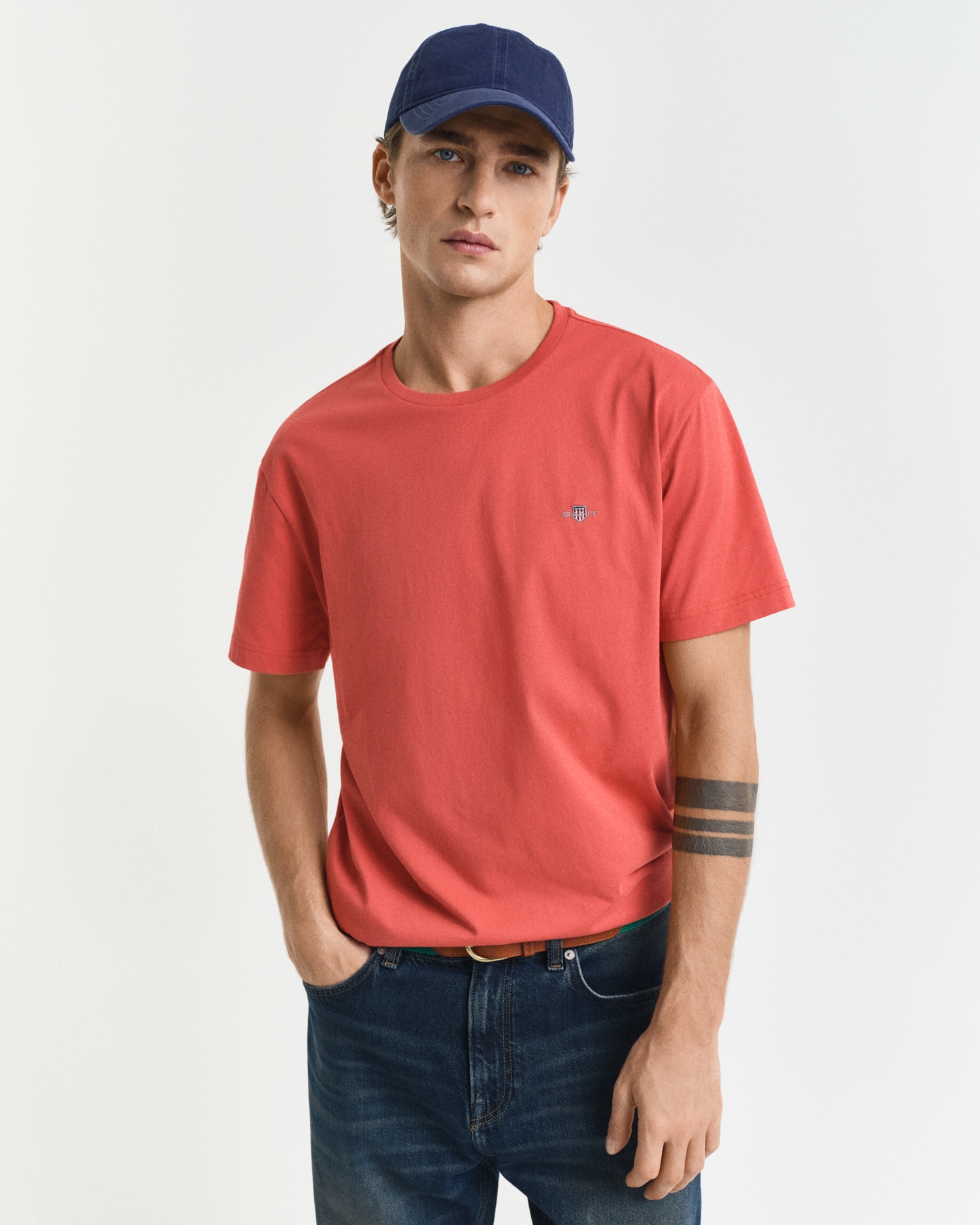 Gant T-Shirt »REG SHIELD SS T-SHIRT«, mit Logostickerei auf der Brust Gant T-Shirt »REG SHIELD SS T-SHIRT«, mit Logostickerei auf der Brust von Gant