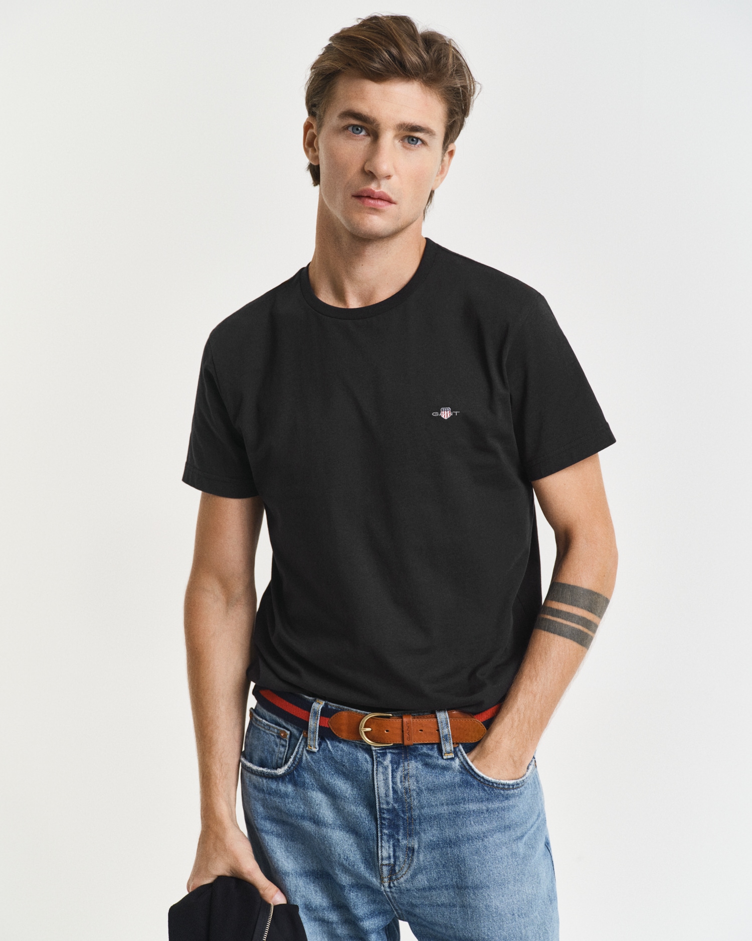 Gant T-Shirt »SLIM SHIELD SS T-SHIRT«, mit Logostickerei auf der Brust von Gant