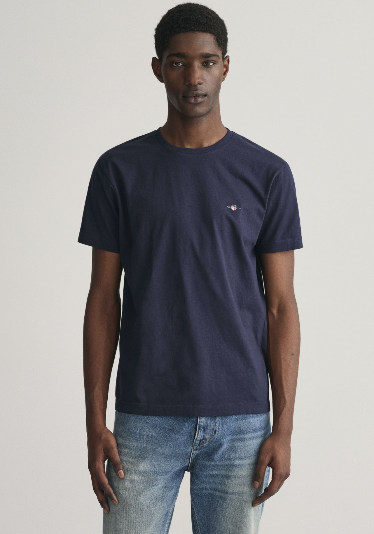 Gant T-Shirt »SLIM SHIELD SS T-SHIRT«, mit Logostickerei auf der Brust Gant T-Shirt »SLIM SHIELD SS T-SHIRT«, mit Logostickerei auf der Brust von Gant