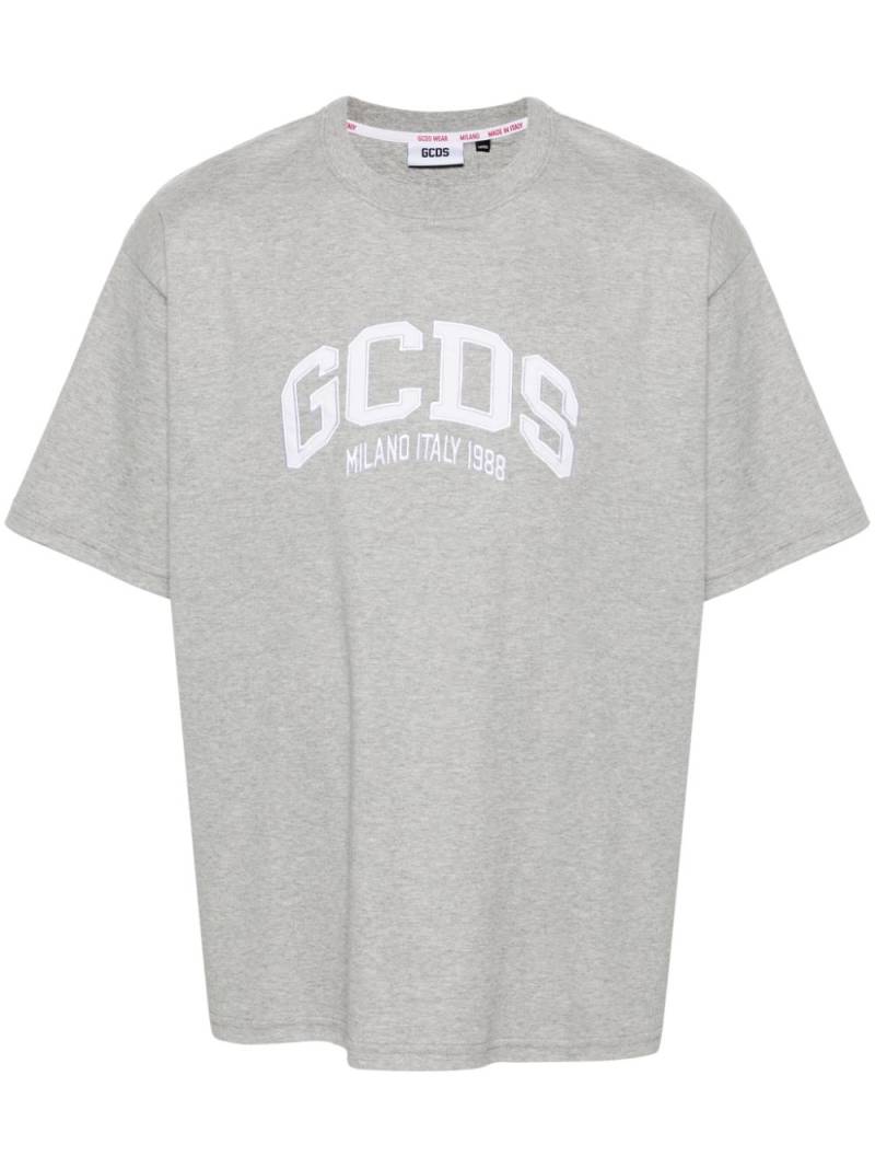 GCDS logo-patch cotton T-shirt - Grey von GCDS