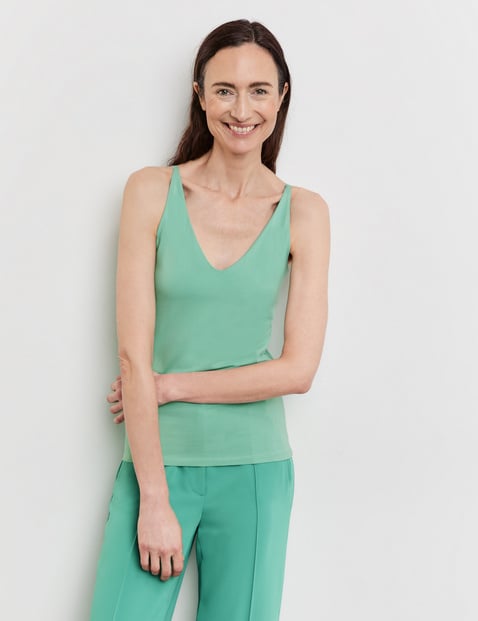 GERRY WEBER Damen Basic Top mit Rückenausschnitt 62cm Ärmellos V-Ausschnitt Baumwolle Grün von Gerry Weber