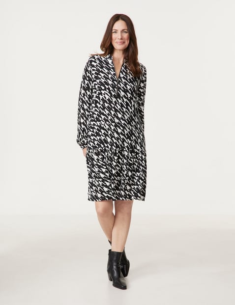 GERRY WEBER Damen Fließendes Blusenkleid mit angesetztem Rockteil Langarm Rundhals Viskose Schwarz gemustert von Gerry Weber