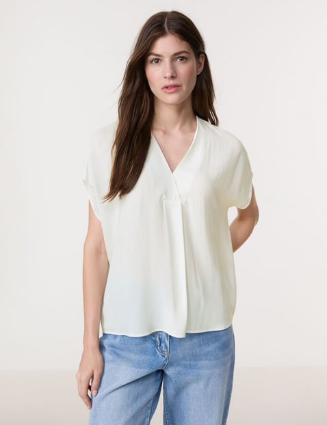 GERRY WEBER Damen Fließendes Blusenshirt mit Faltendetail 62cm Kurzarm V-Ausschnitt Viskose Weiss von Gerry Weber