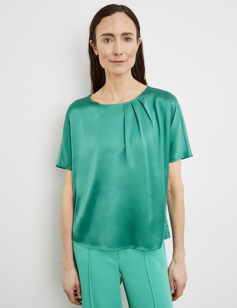 GERRY WEBER Damen Fließendes Blusenshirt mit Material-Patch 62cm Kurzarm Rundhals Baumwolle Grün von Gerry Weber