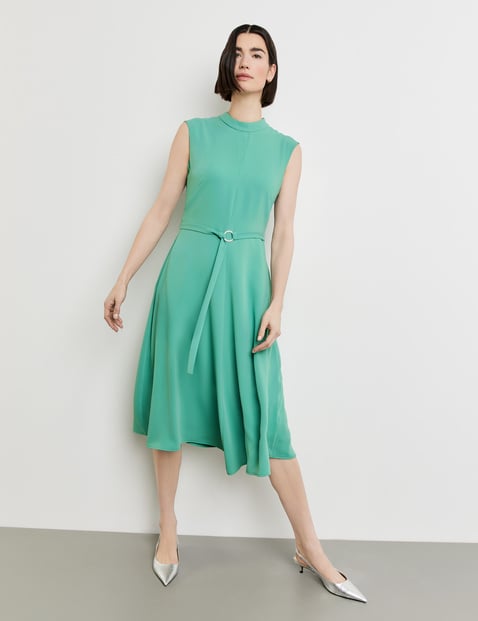 GERRY WEBER Damen Fließendes Kleid mit Bindebändern Ärmellos Stehkragen Grün von Gerry Weber