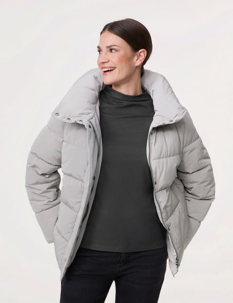 GERRY WEBER Damen Gefütterte Outdoorjacke mit Seitenschlitzen 68cm Langarm Stehkragen 2-Wege-Reißverschluss|Verdeckte Druckknopfleiste Grau von Gerry Weber