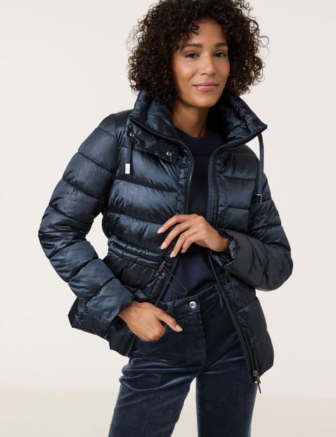 GERRY WEBER Damen Gefütterte Outdoorjacke mit Taillenband 66cm Langarm Stehkragen 2-Wege-Reißverschluss Blau von Gerry Weber