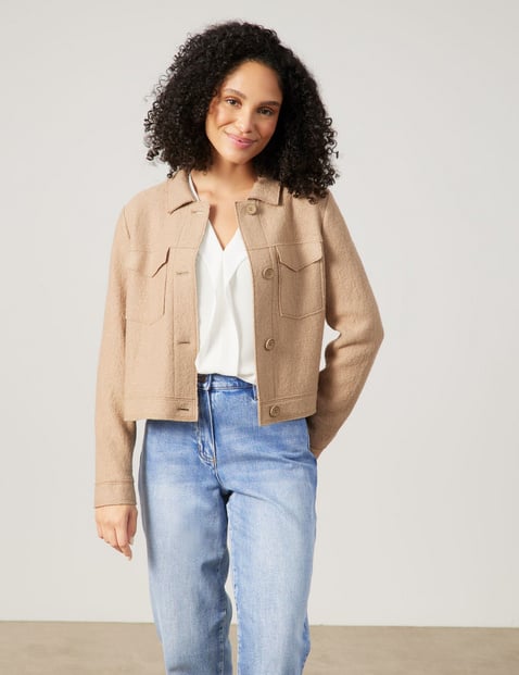 GERRY WEBER Damen Kastige Blazerjacke in Bouclé-Optik 52cm Langarm Mit Kragen Wolle Knopfleiste Beige von Gerry Weber